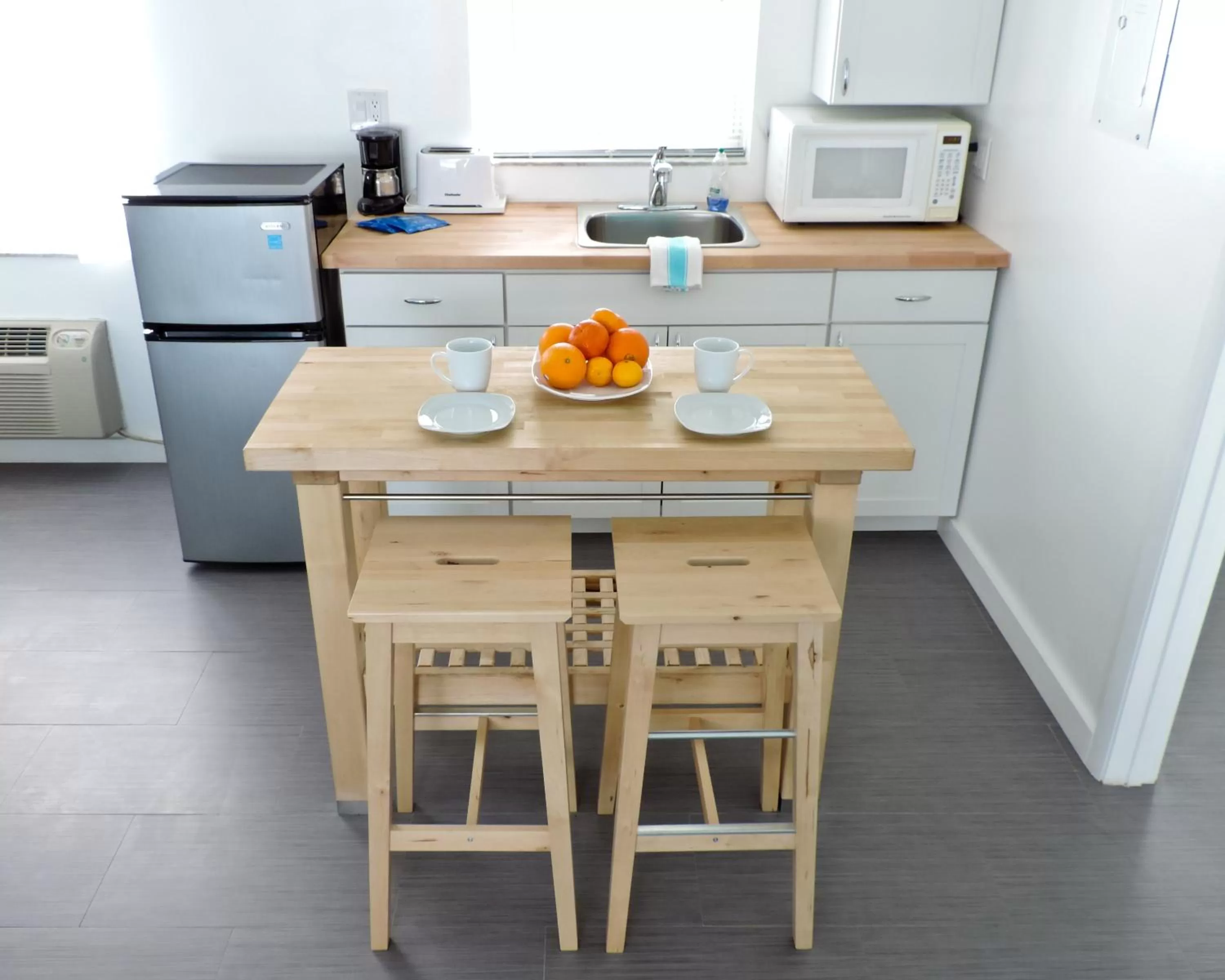 Dining area in Snooze