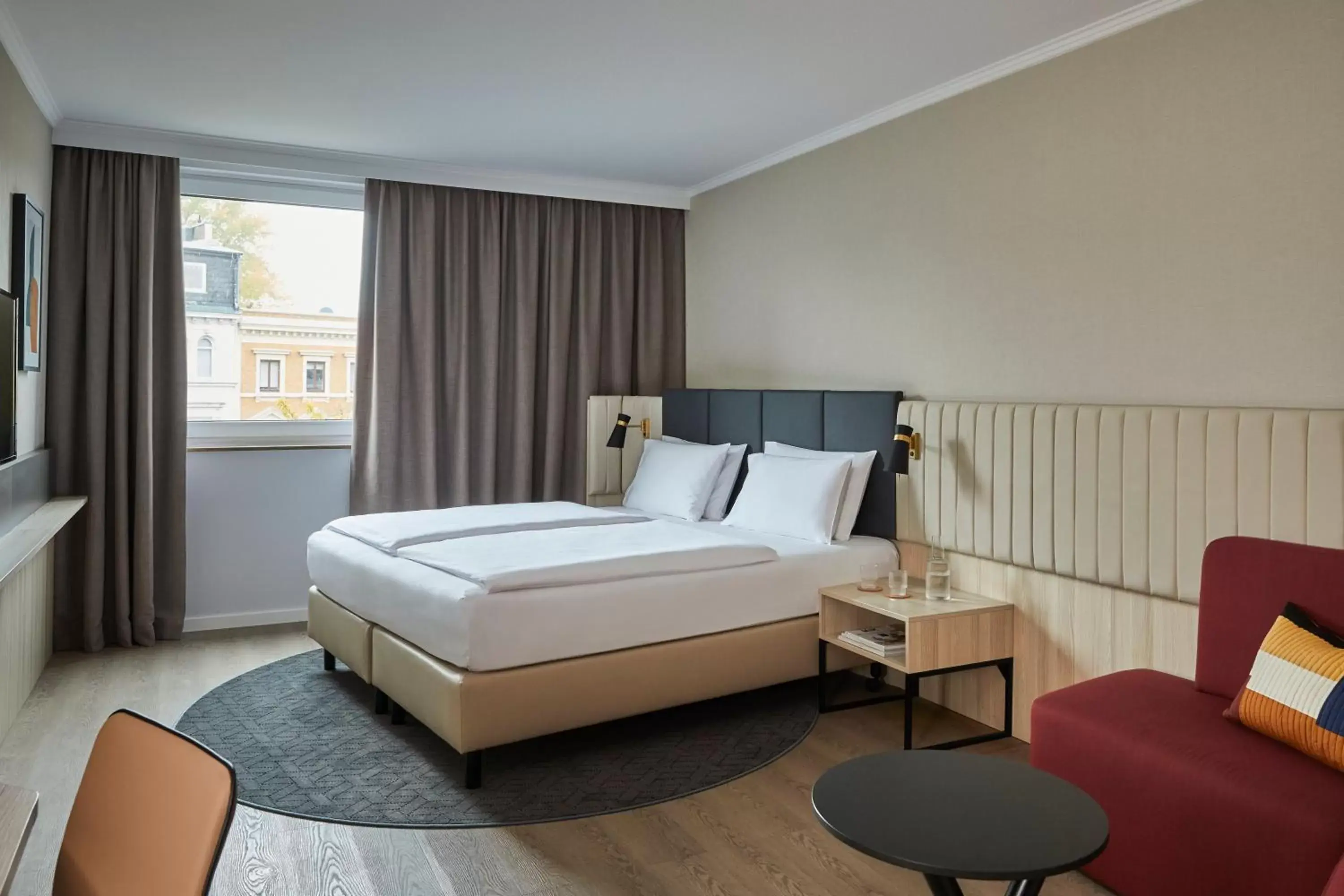 Photo of the whole room, Bed in Crowne Plaza Hamburg-City Alster, an IHG Hotel