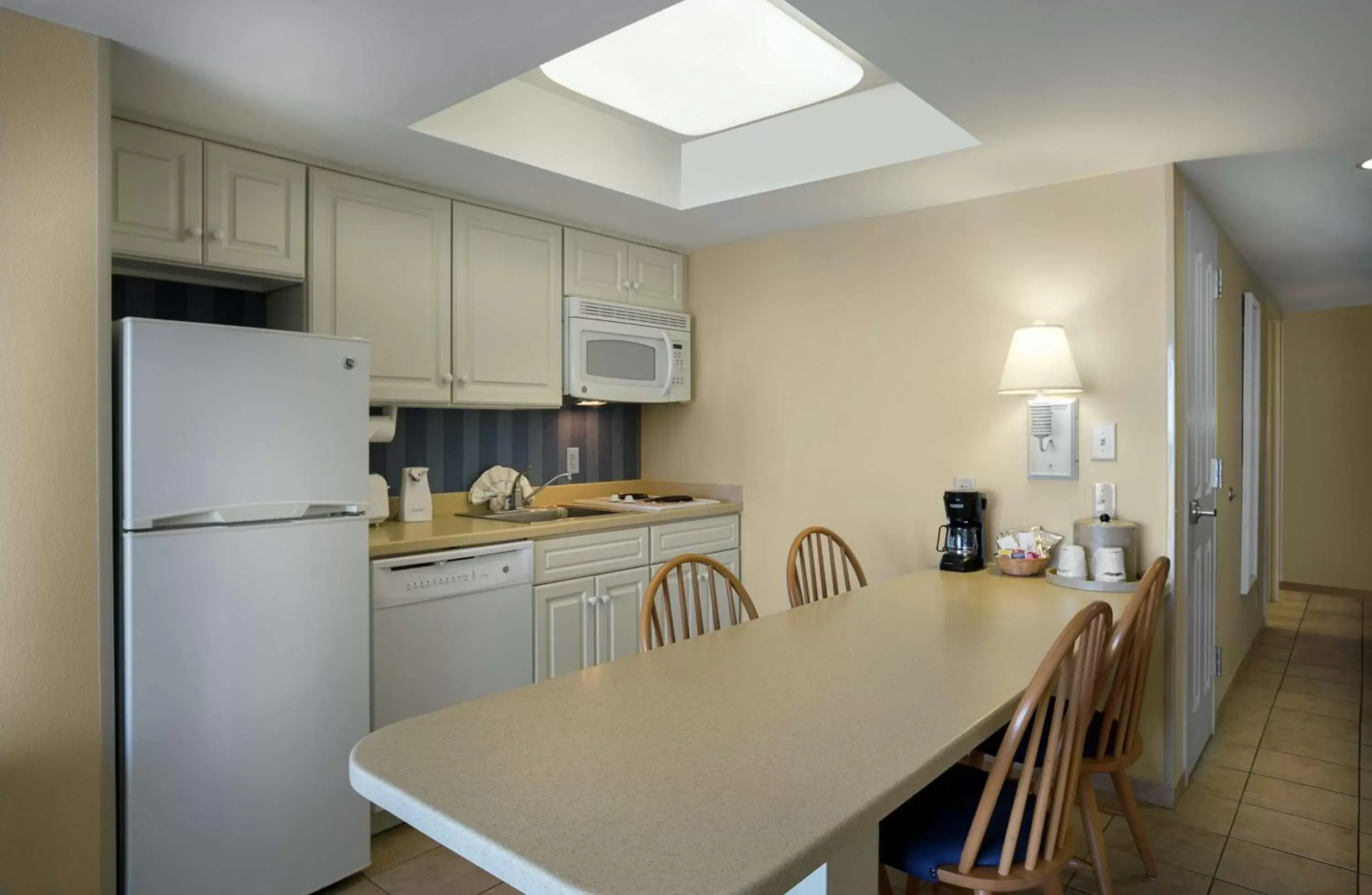 Kitchen or kitchenette, Kitchen/Kitchenette in Hampton Inn & Suites Myrtle Beach Oceanfront