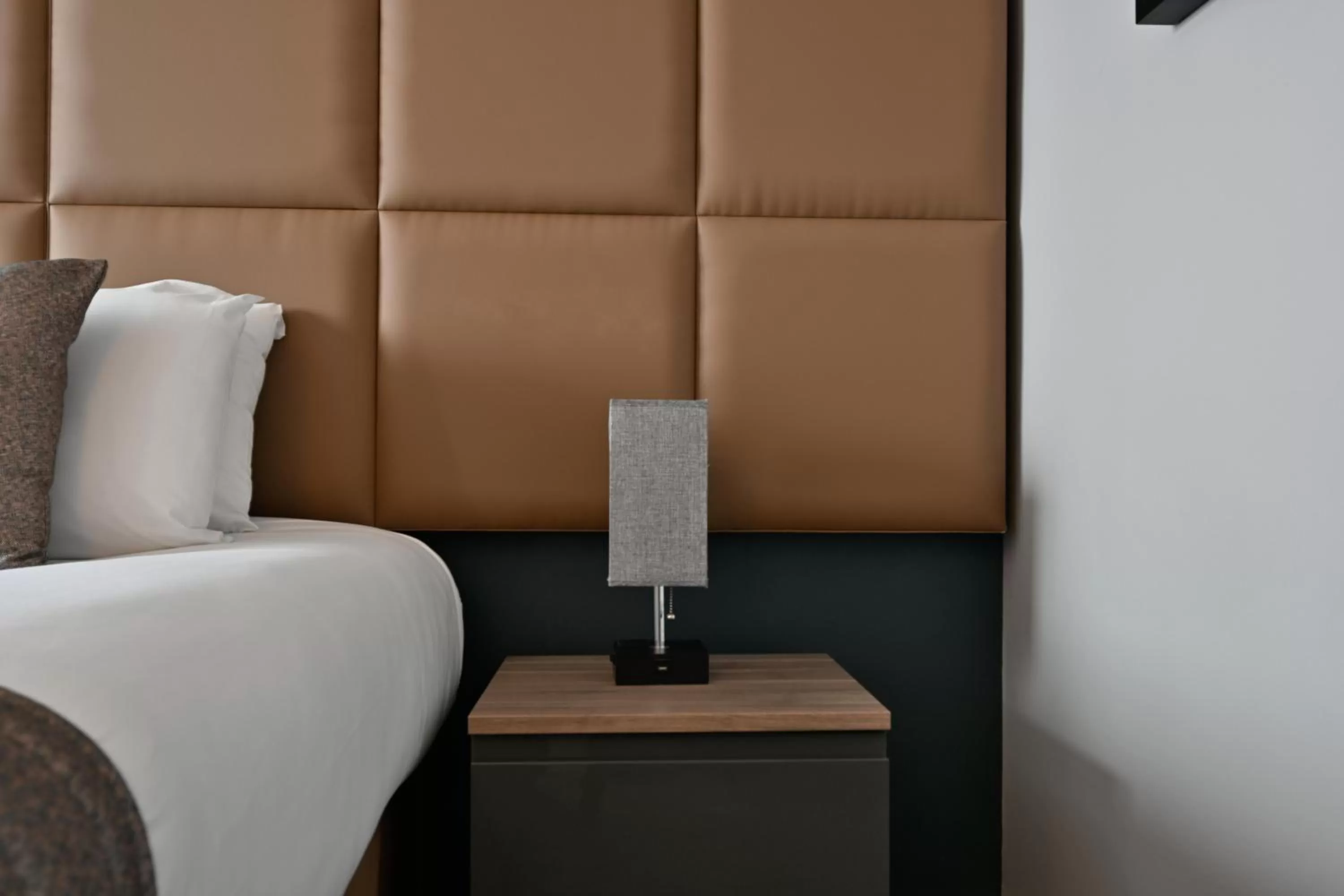 Bedroom, Bed in Kensington Court Hotel - Earls Court