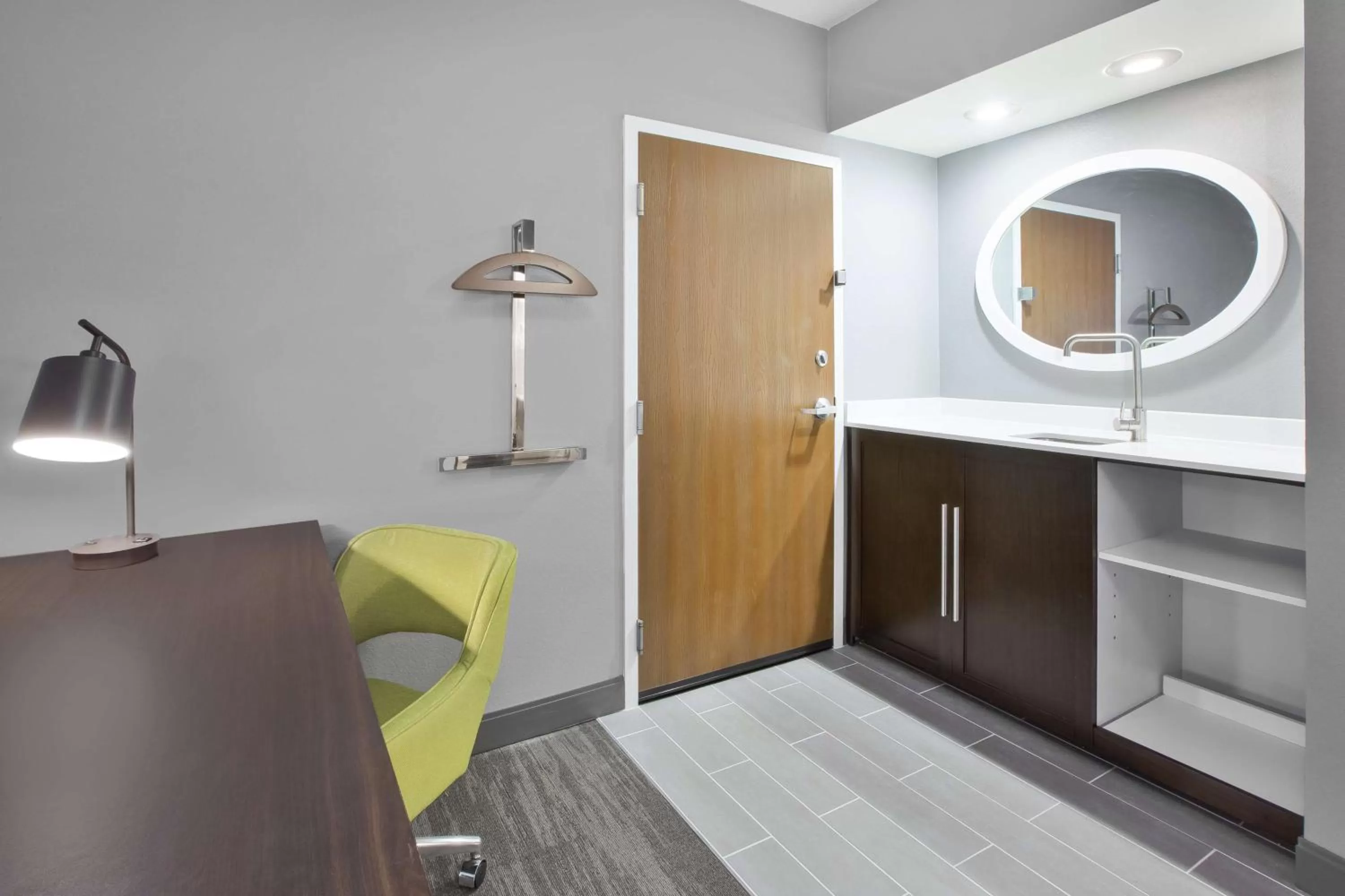 Bedroom, Bed in Hampton Inn & Suites Springboro