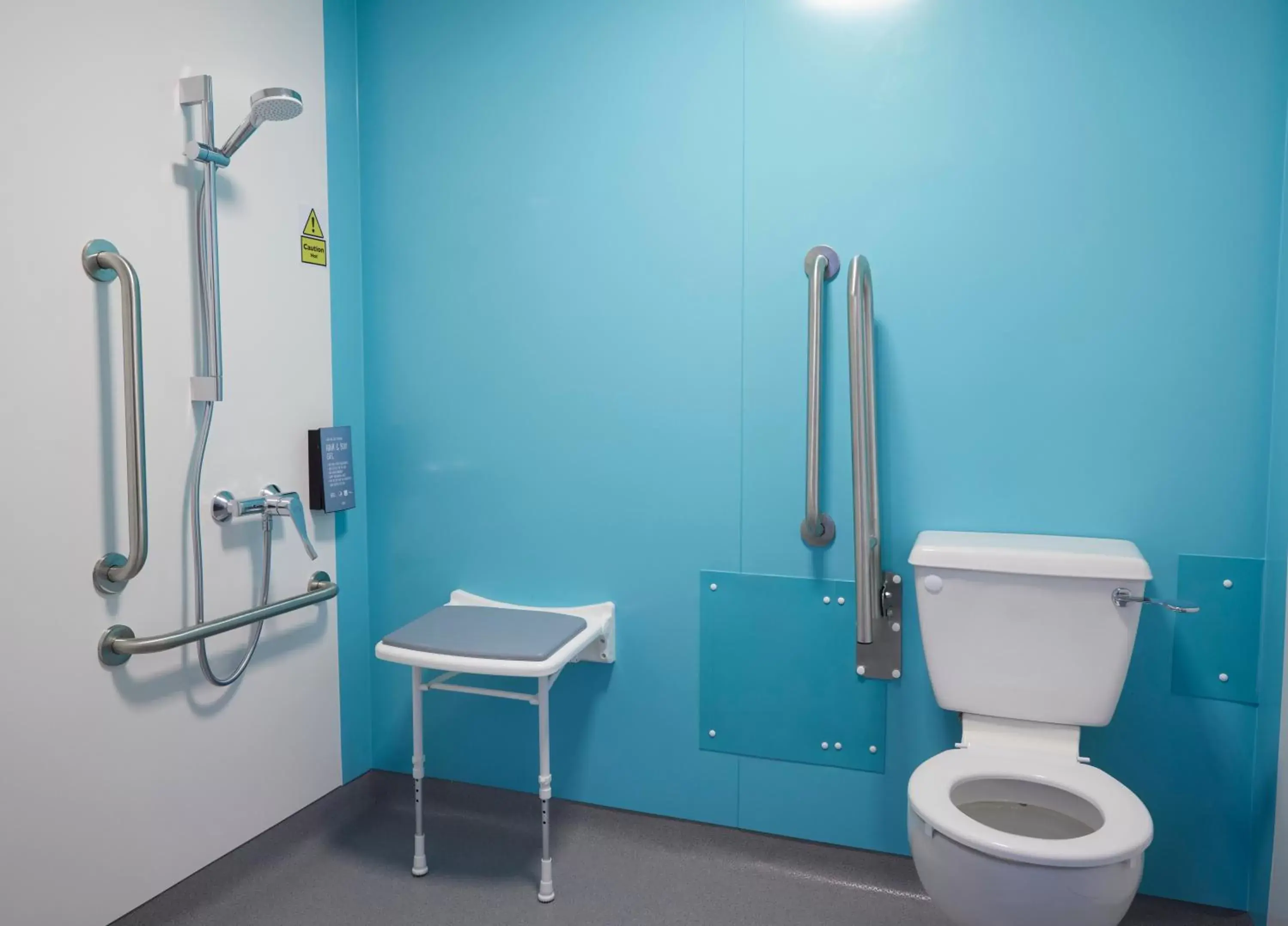 Twin Room - Disability Access in Holmfield Arms by Greene King Inns Twin Room - Disability Access in Holmfield Arms by Greene King Inns