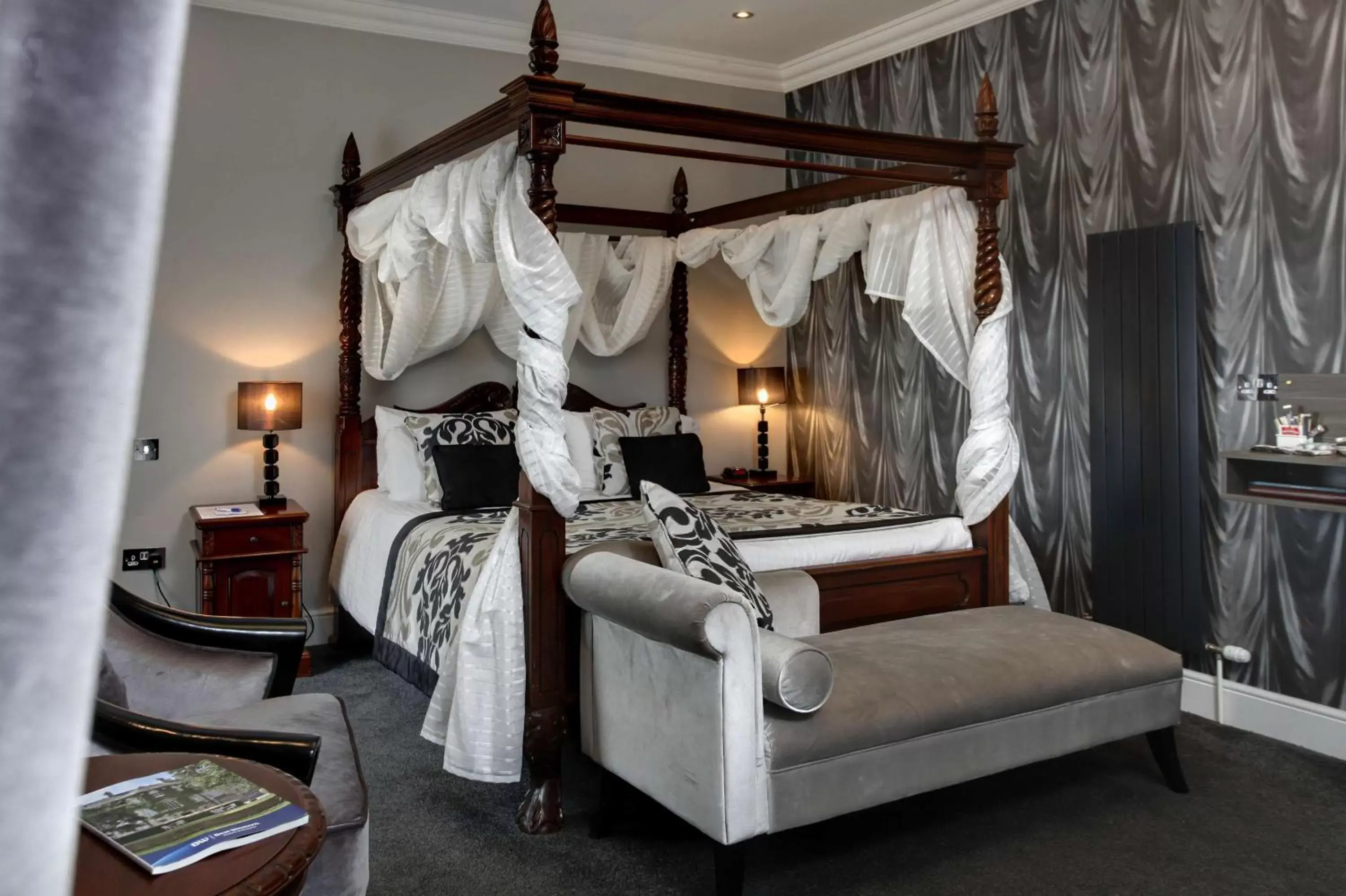 Bedroom, Seating Area in Dryfesdale Hotel - BW Signature Collection