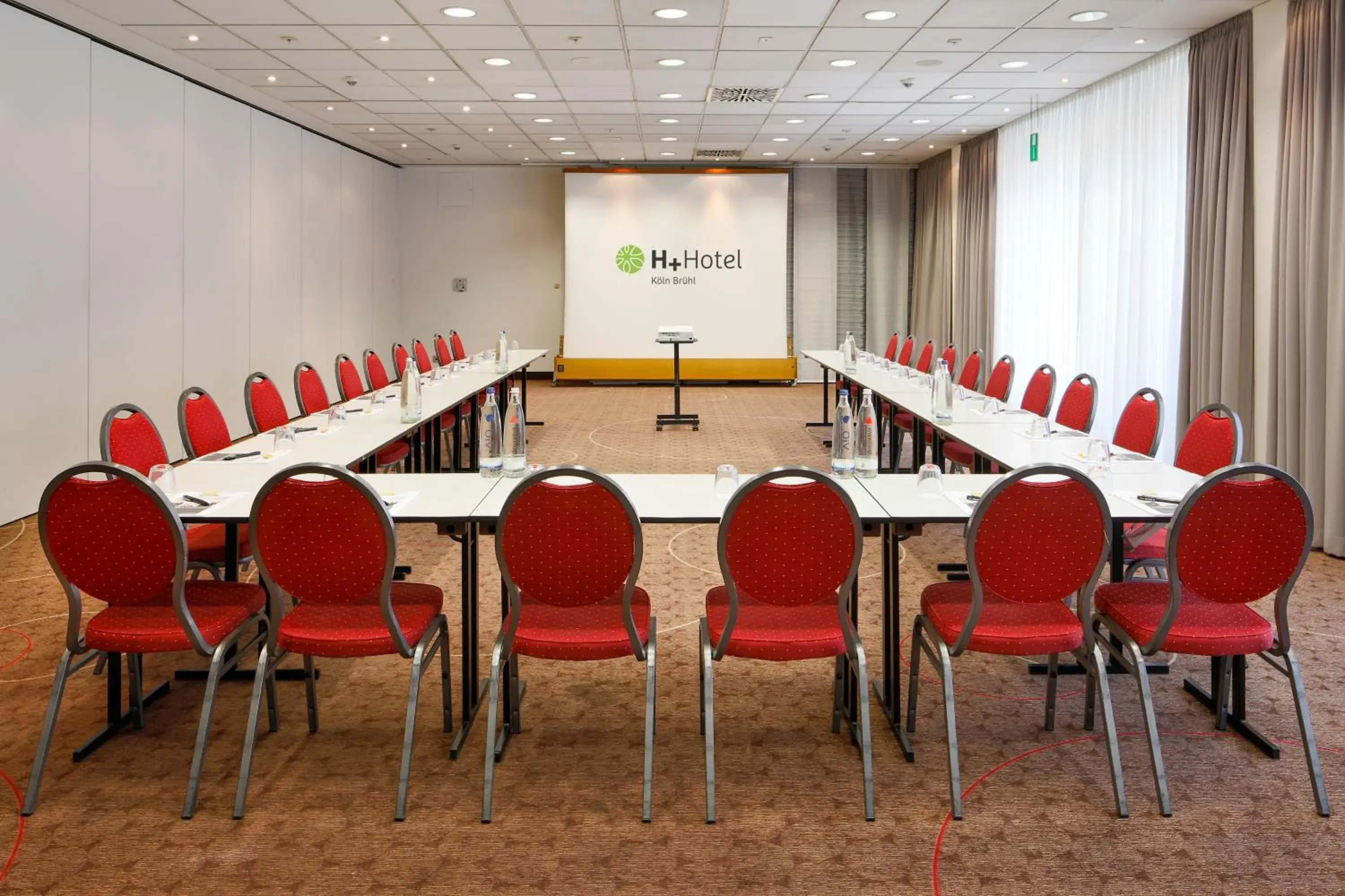 Meeting/conference room in H+ Hotel Köln Brühl