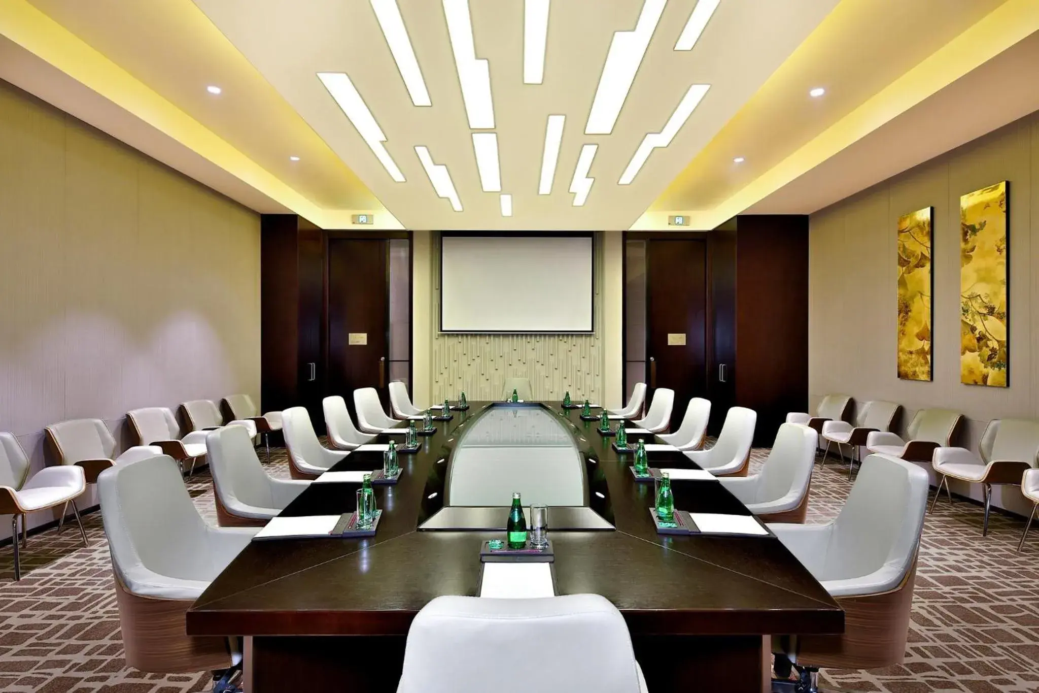 Meeting/conference room in Crowne Plaza Chengdu Wenjiang, an IHG Hotel