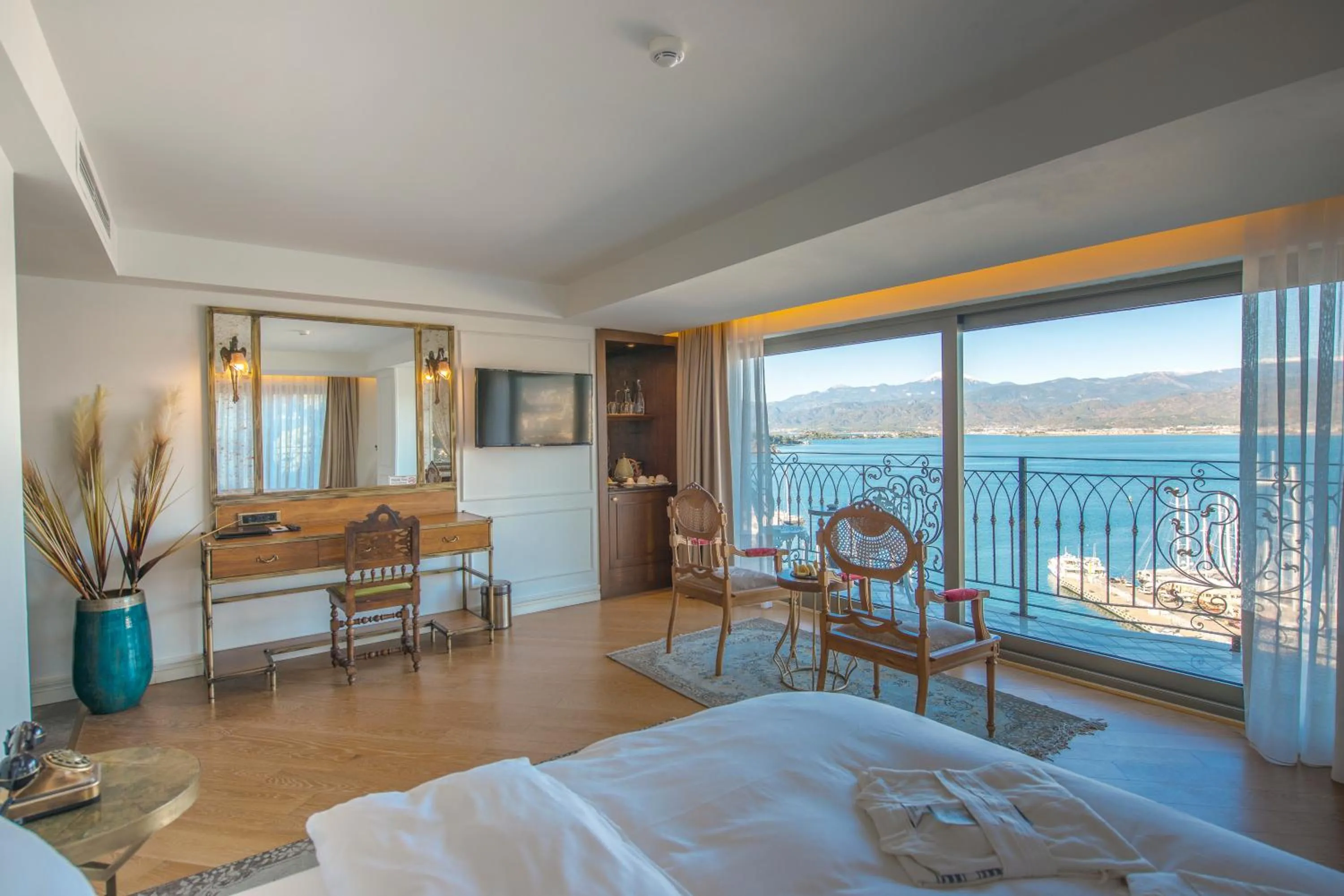 Seating area, Bed in Casa Margot Hotel - Adults Only