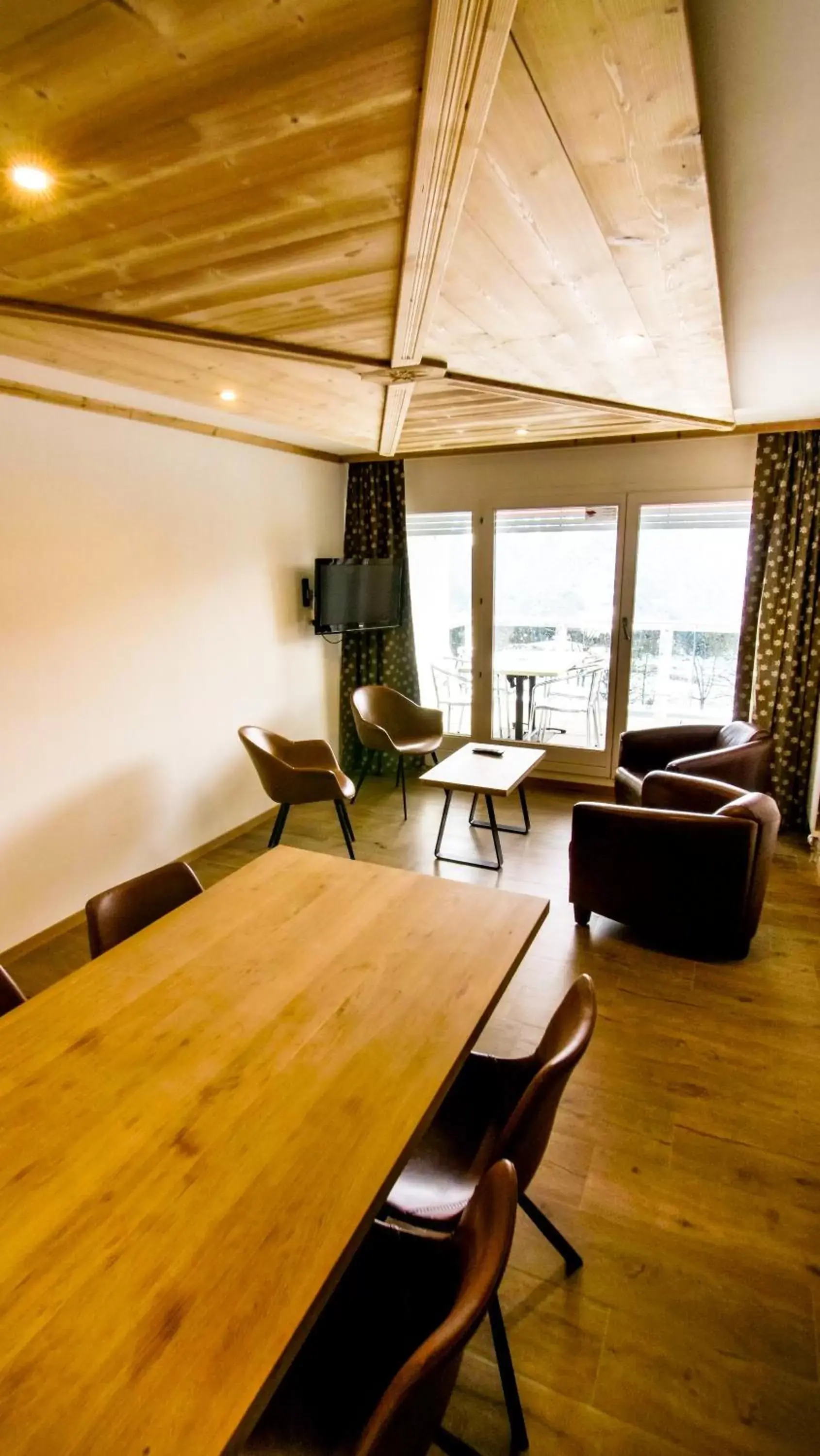 Photo of the whole room, Dining Area in Hotel Central Résidence