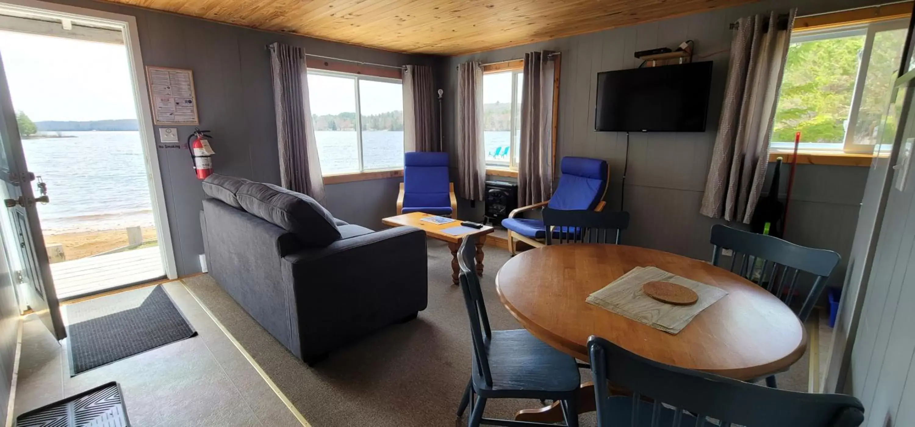 Seating Area in Parkway Cottage Resort and Trading Post