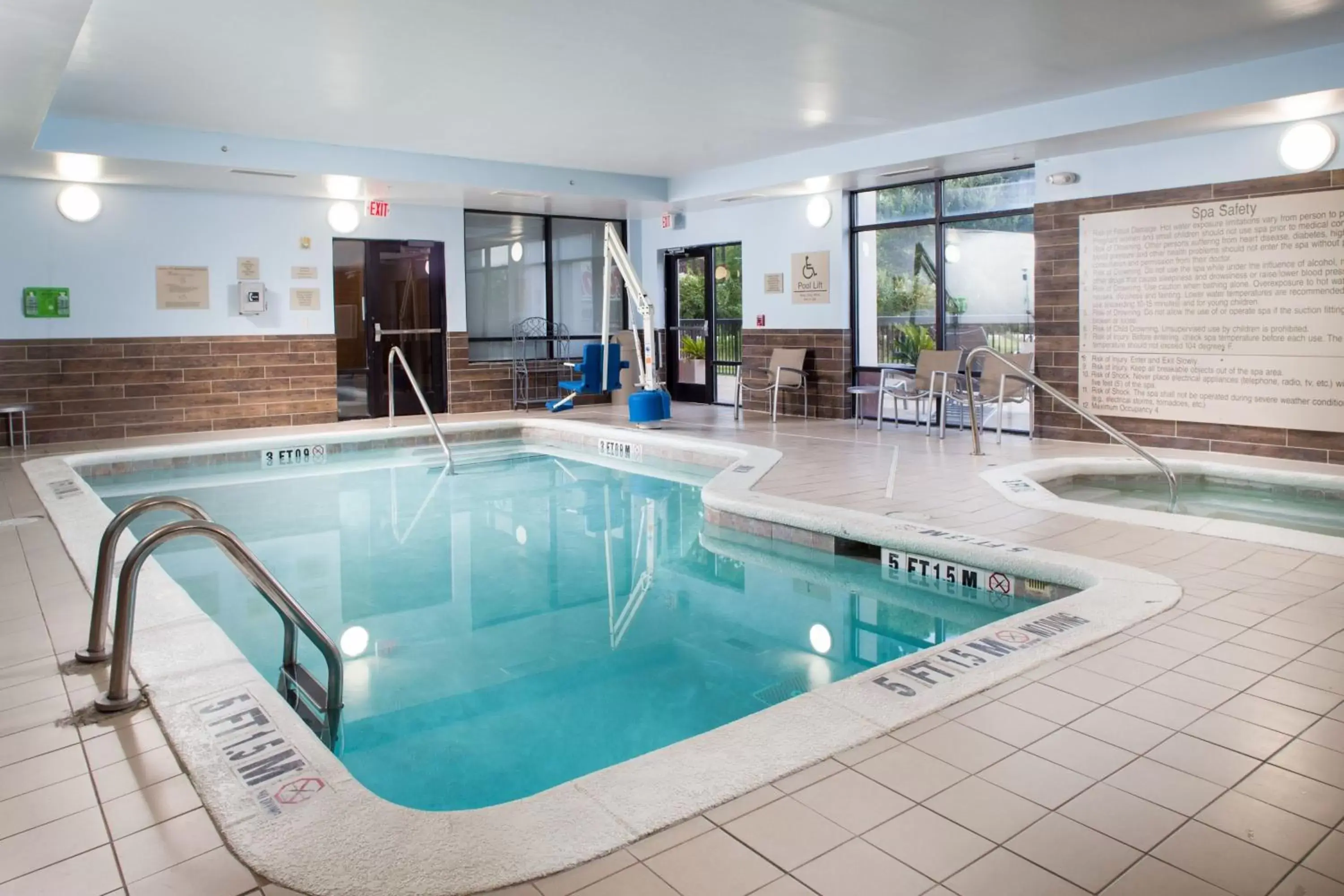 Swimming Pool in SpringHill Suites Savannah Airport