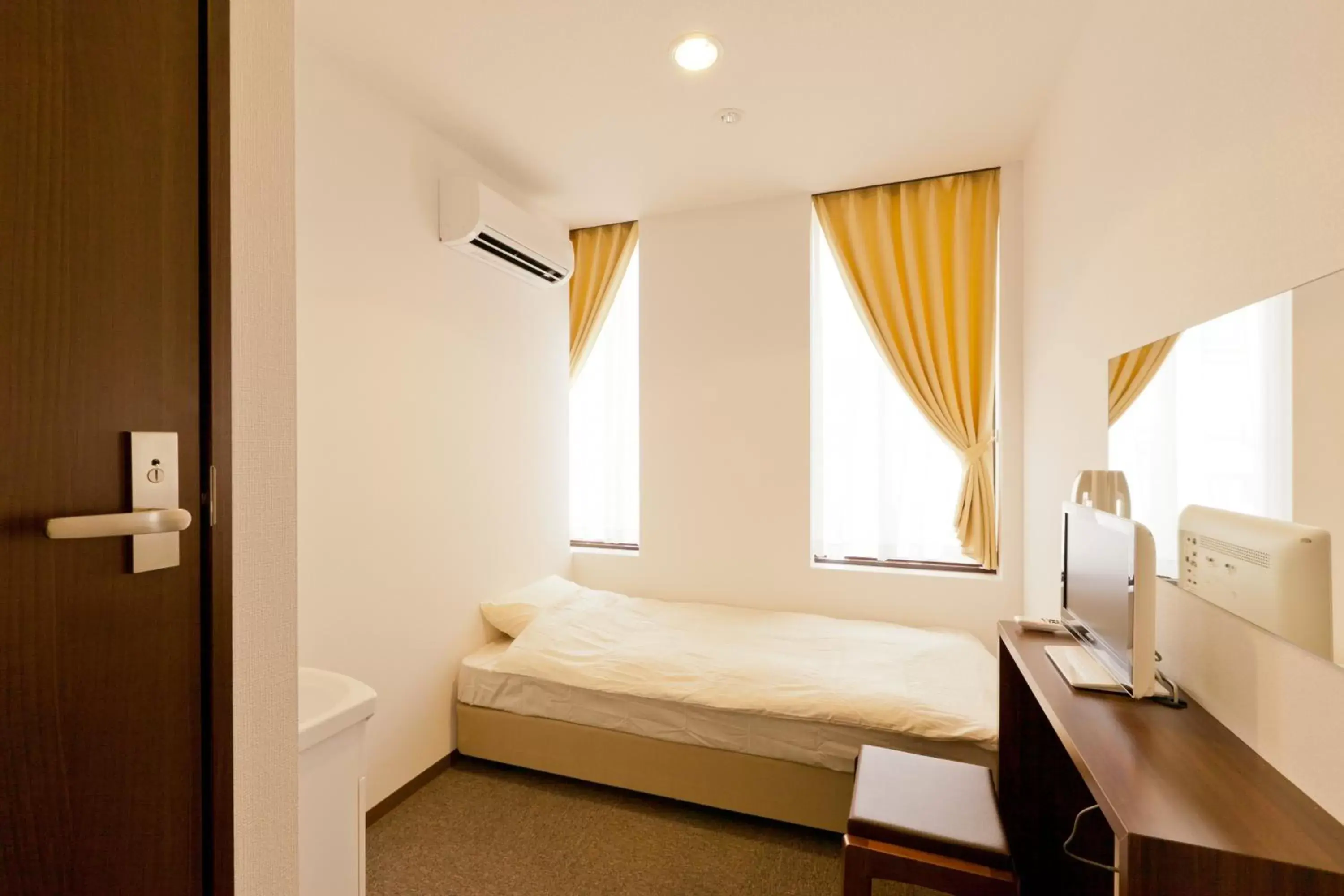 Bed in Suminoyu Hotel