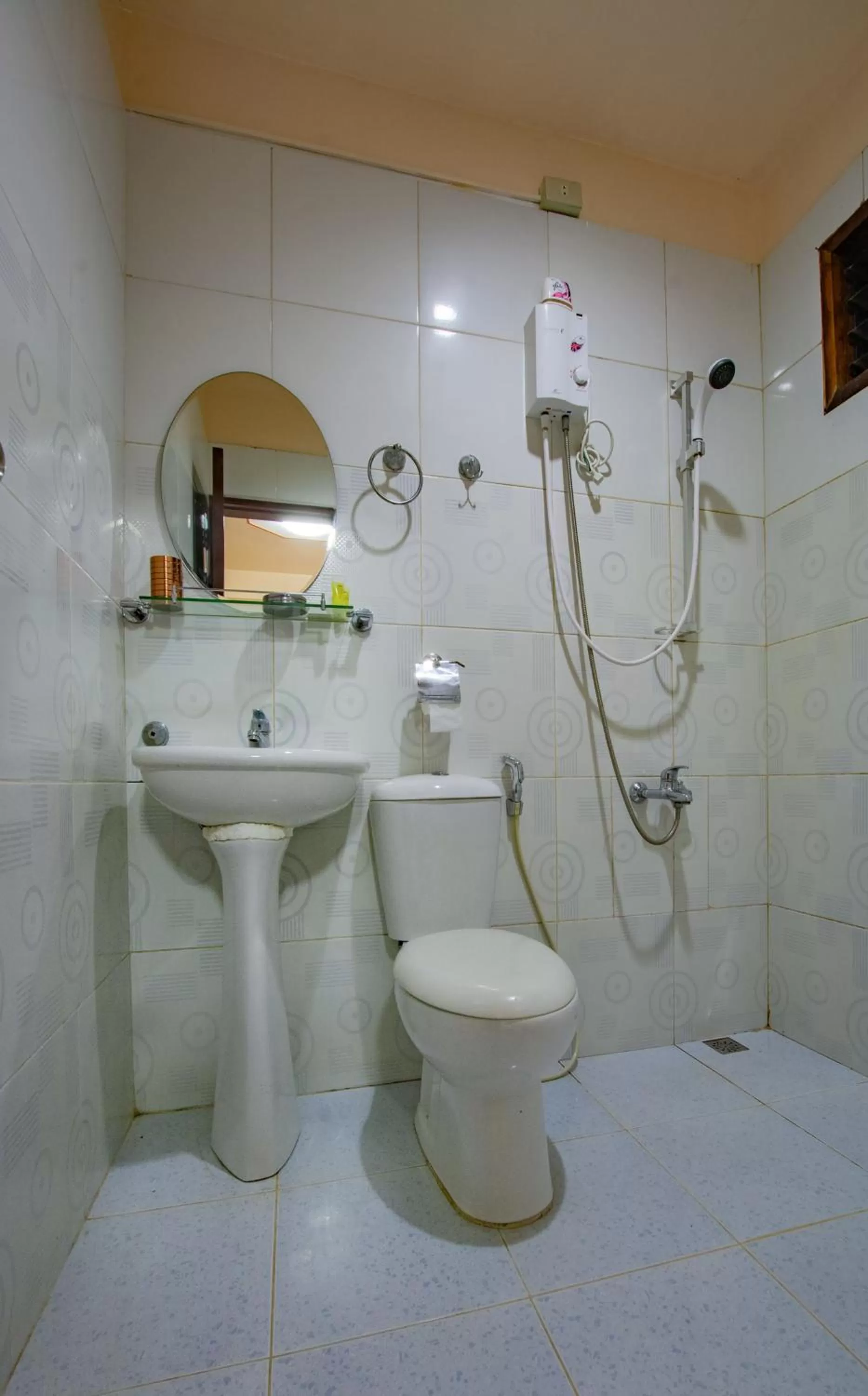 Bathroom in Jurias Garden Hotel