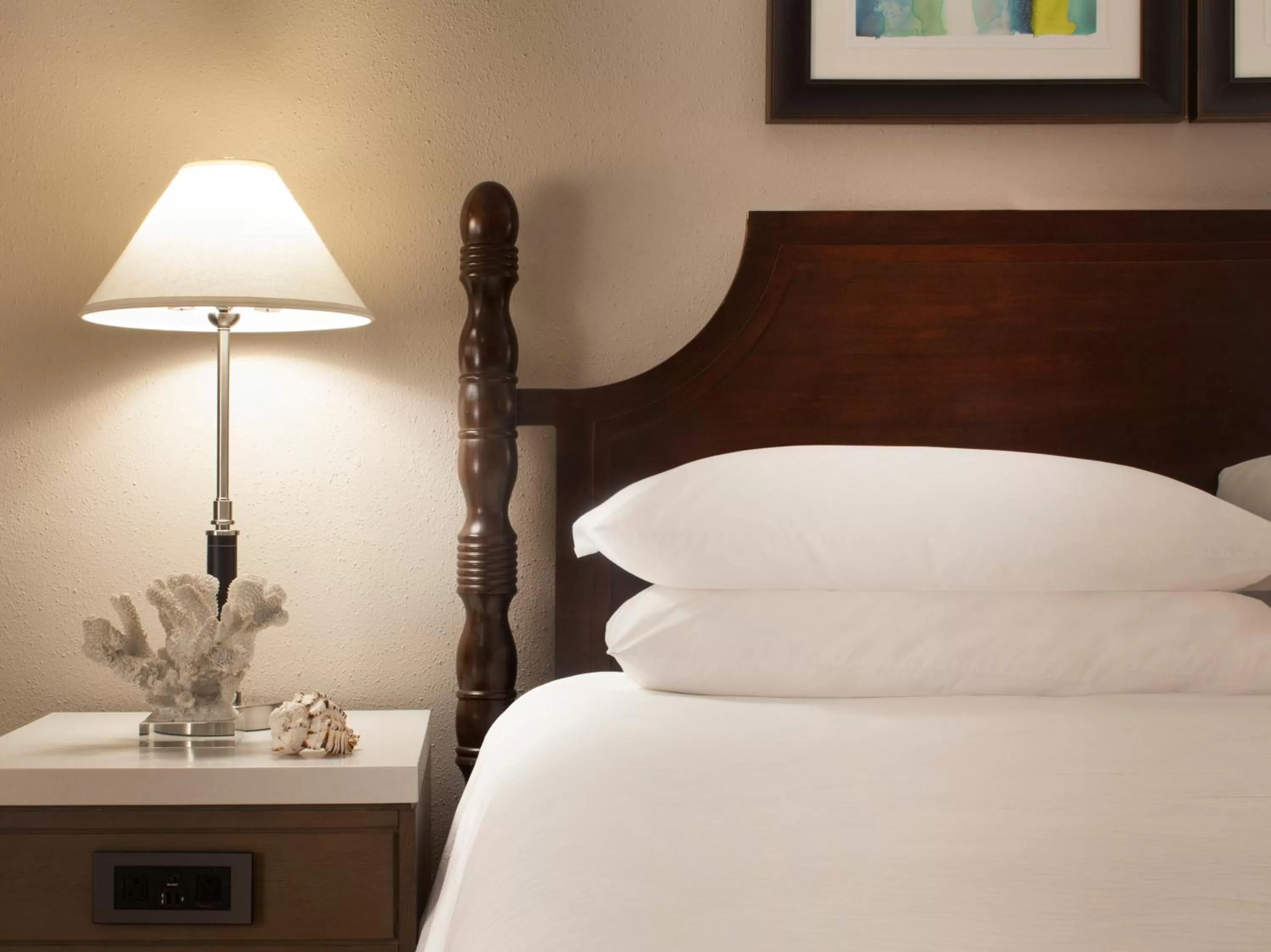 Bed in Pier House Resort & Spa