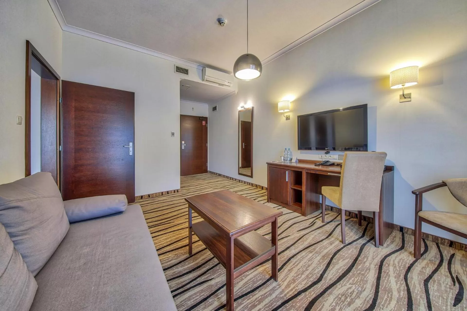 People in Hotel Arkas