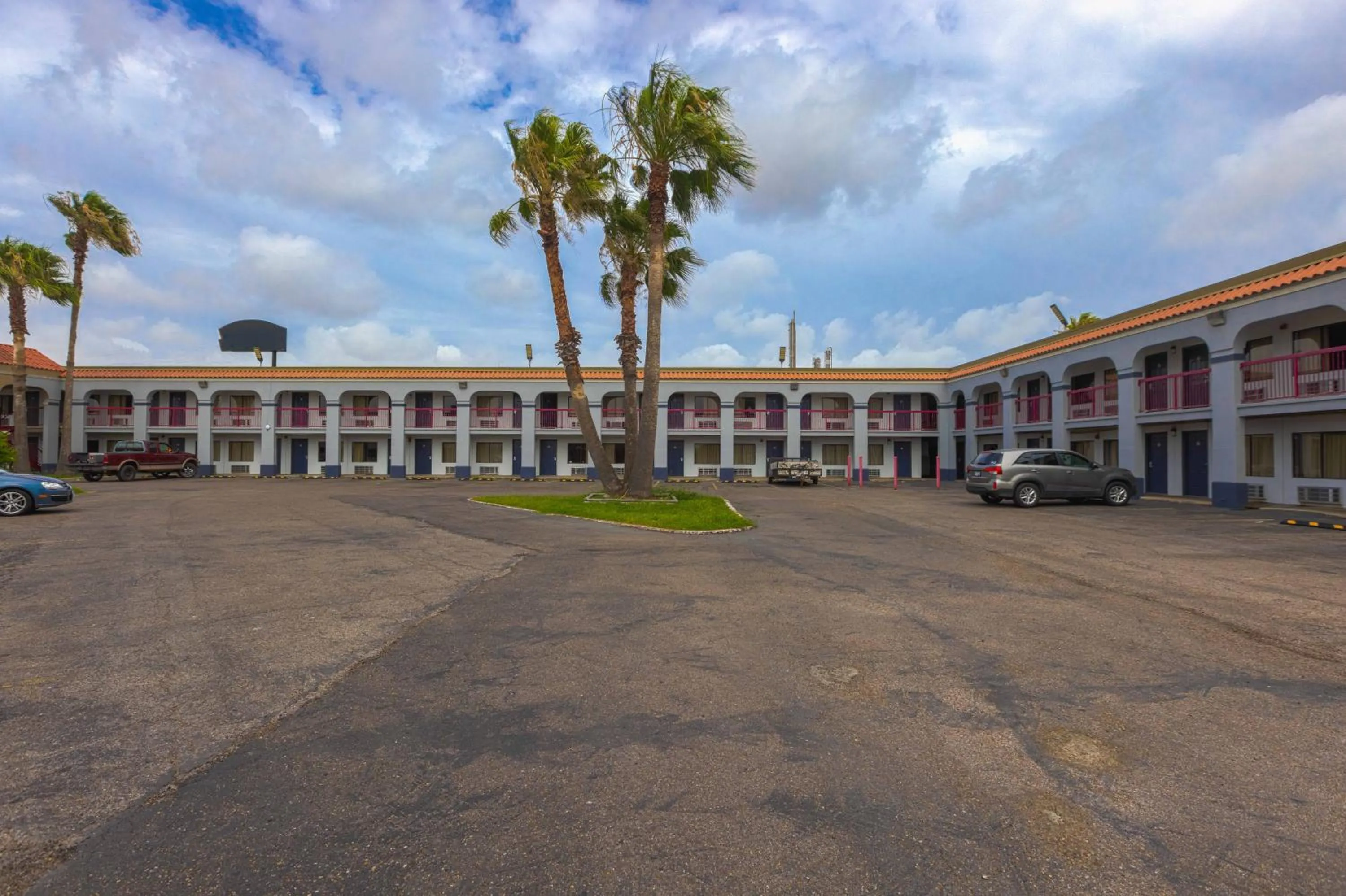 Parking in Coastal Inn Corpus Christi