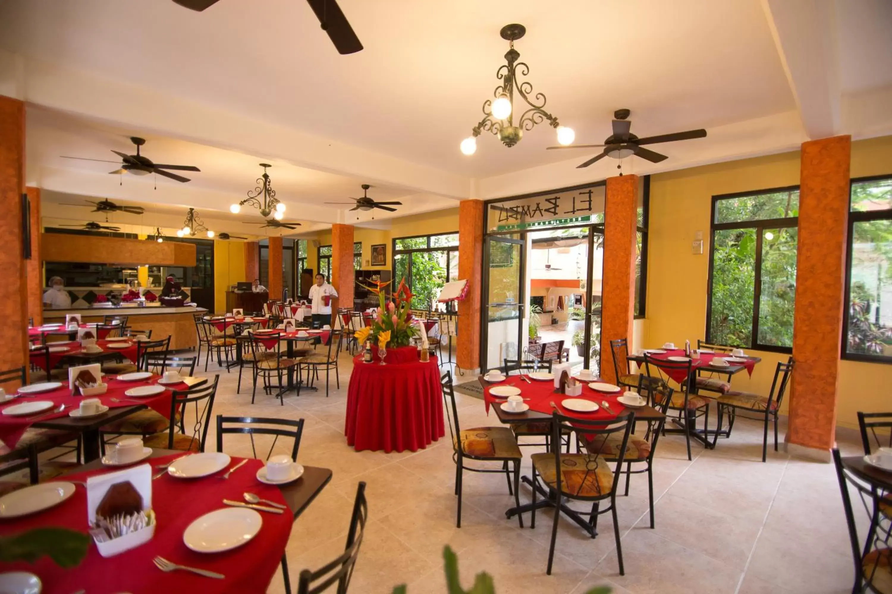 Restaurant/Places to Eat in Hotel Maya Tulipanes Palenque