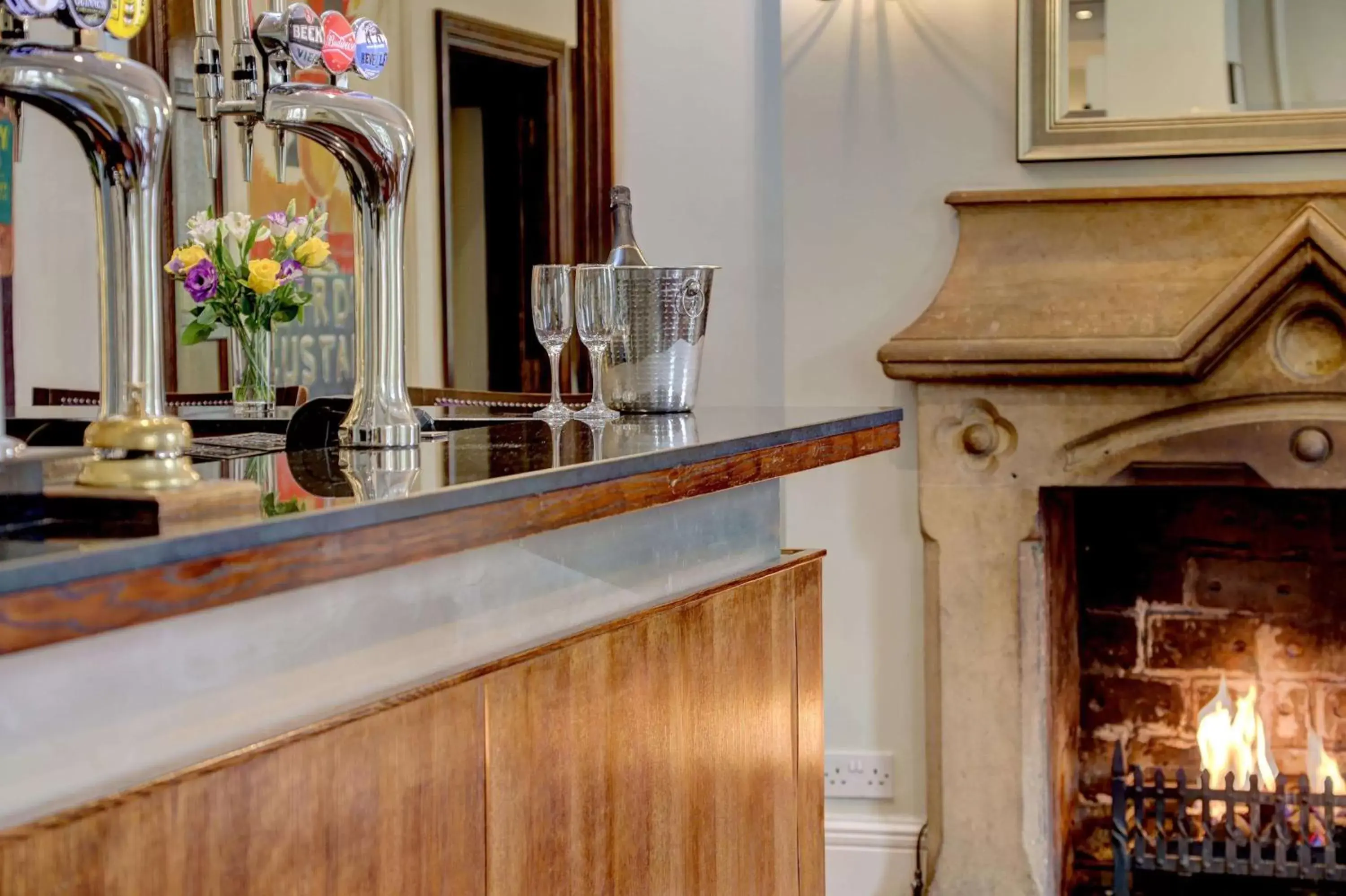 Lounge or bar in Three Ways House Hotel