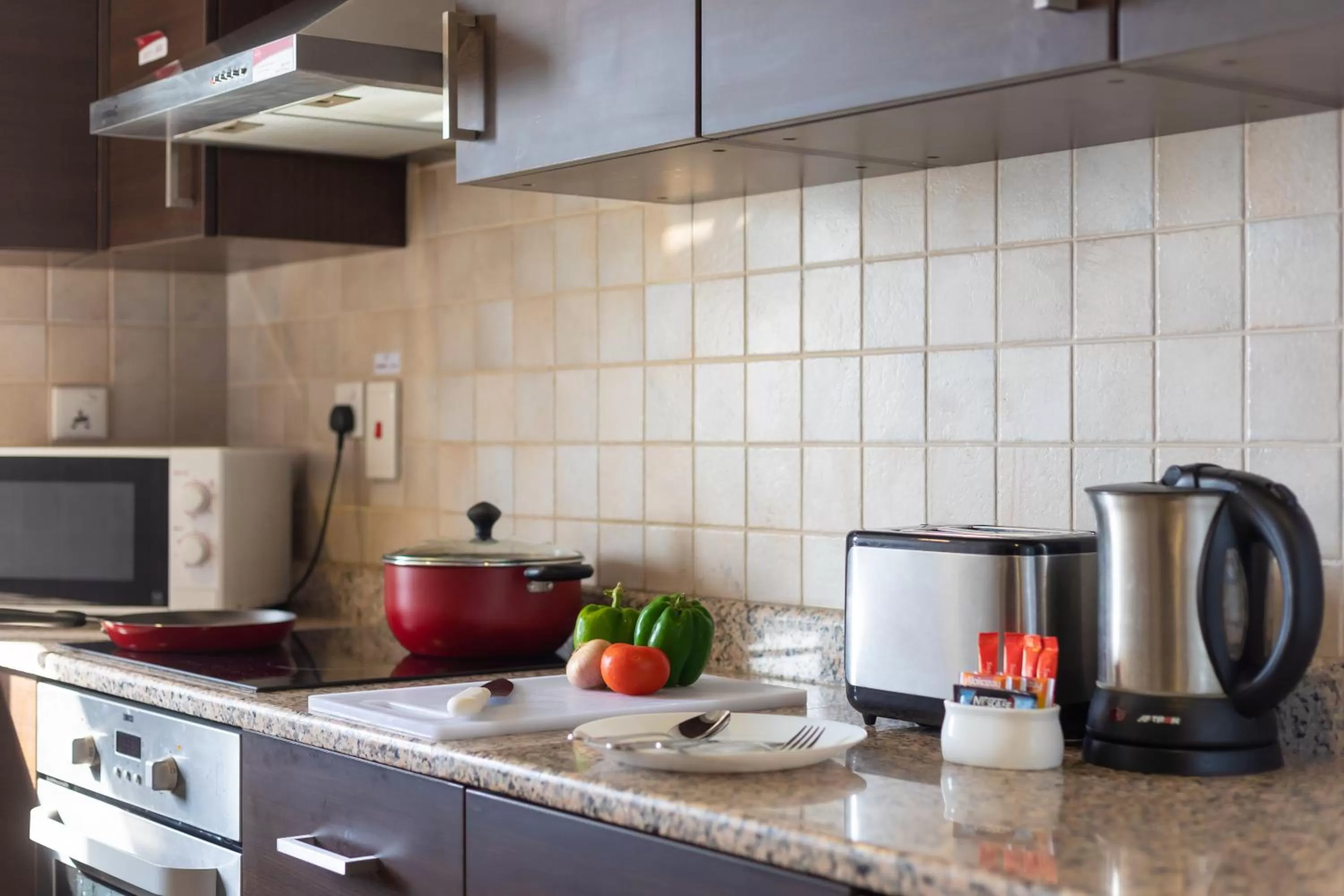 Kitchen or kitchenette in Auris Boutique Hotel Apartments, Al Barsha - At The Mall