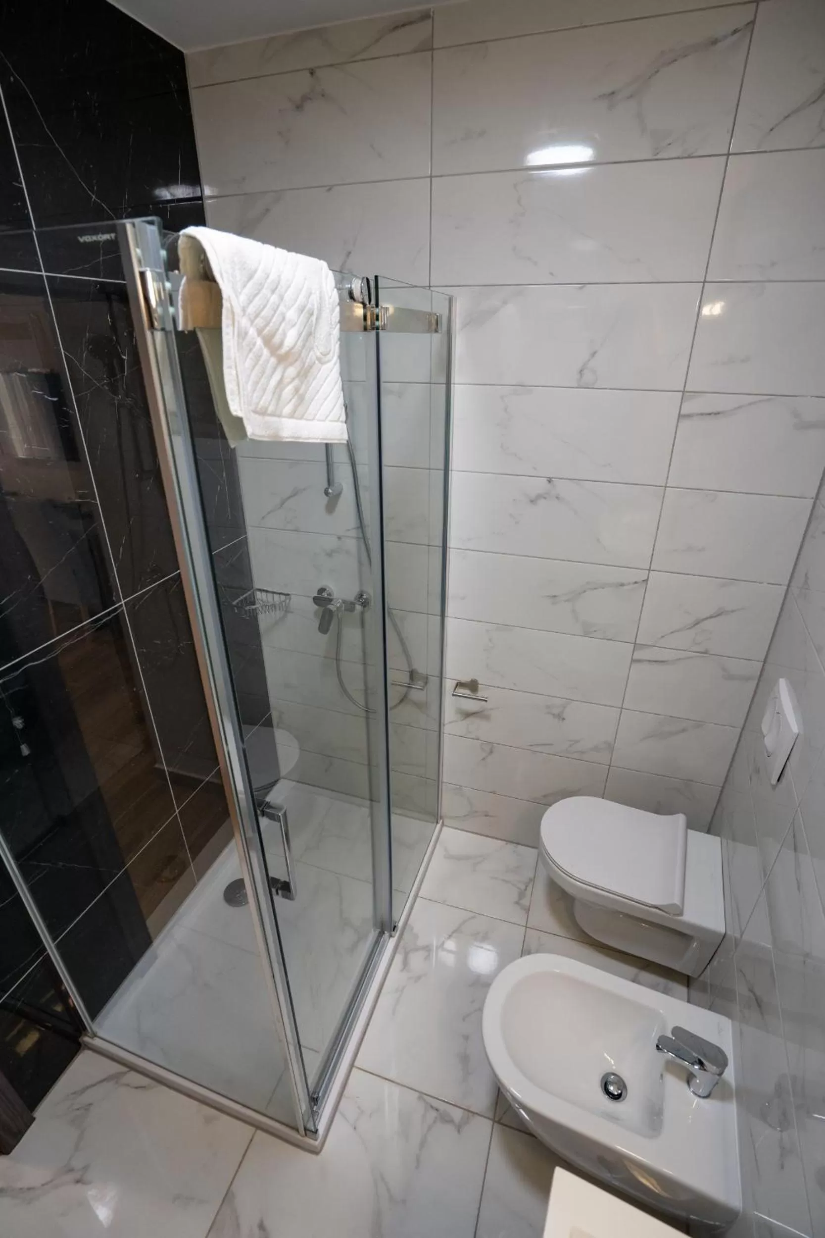 Shower in Bed&Breakfast Novalis