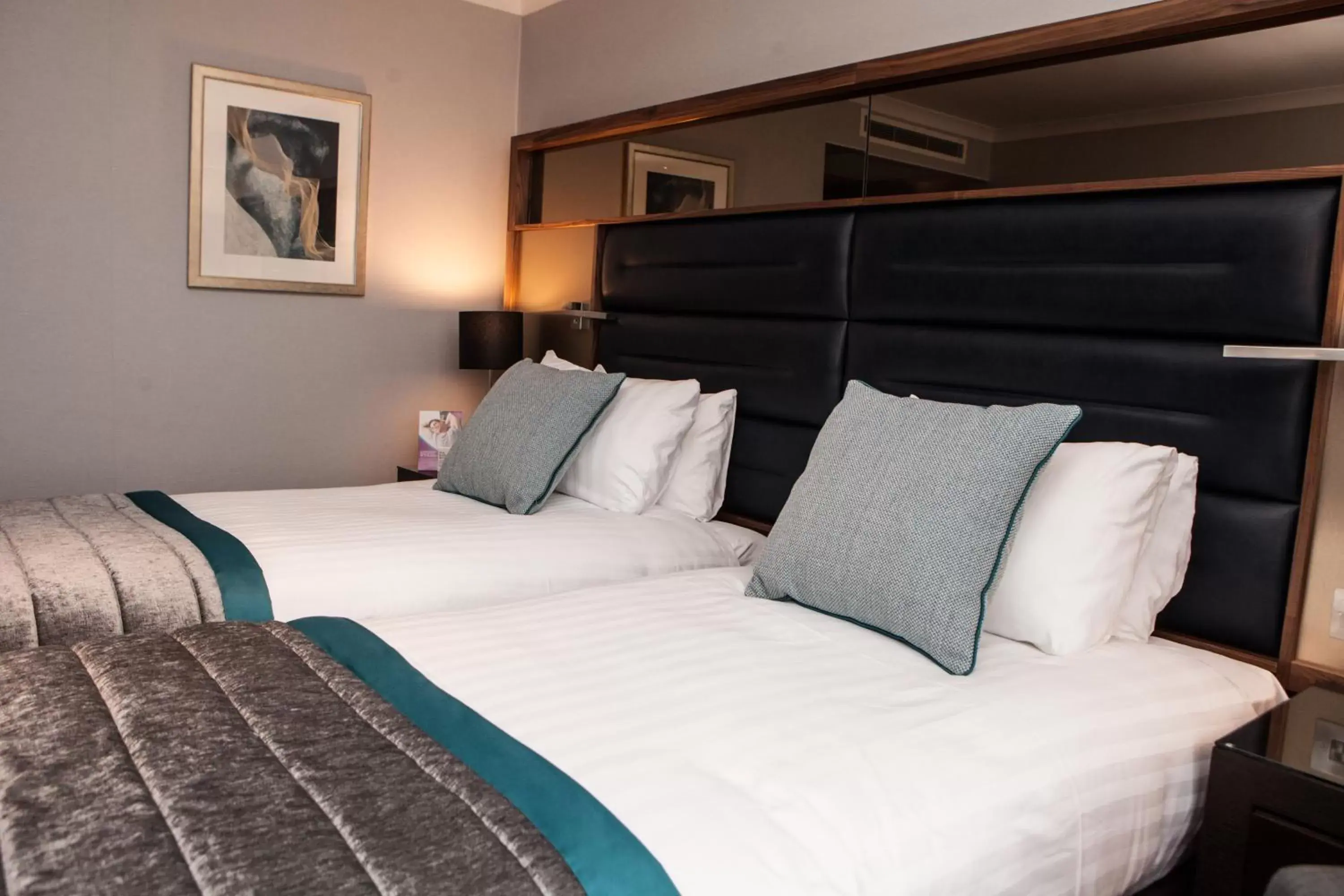 Bedroom, Bed in Crowne Plaza Felbridge - Gatwick, an IHG Hotel