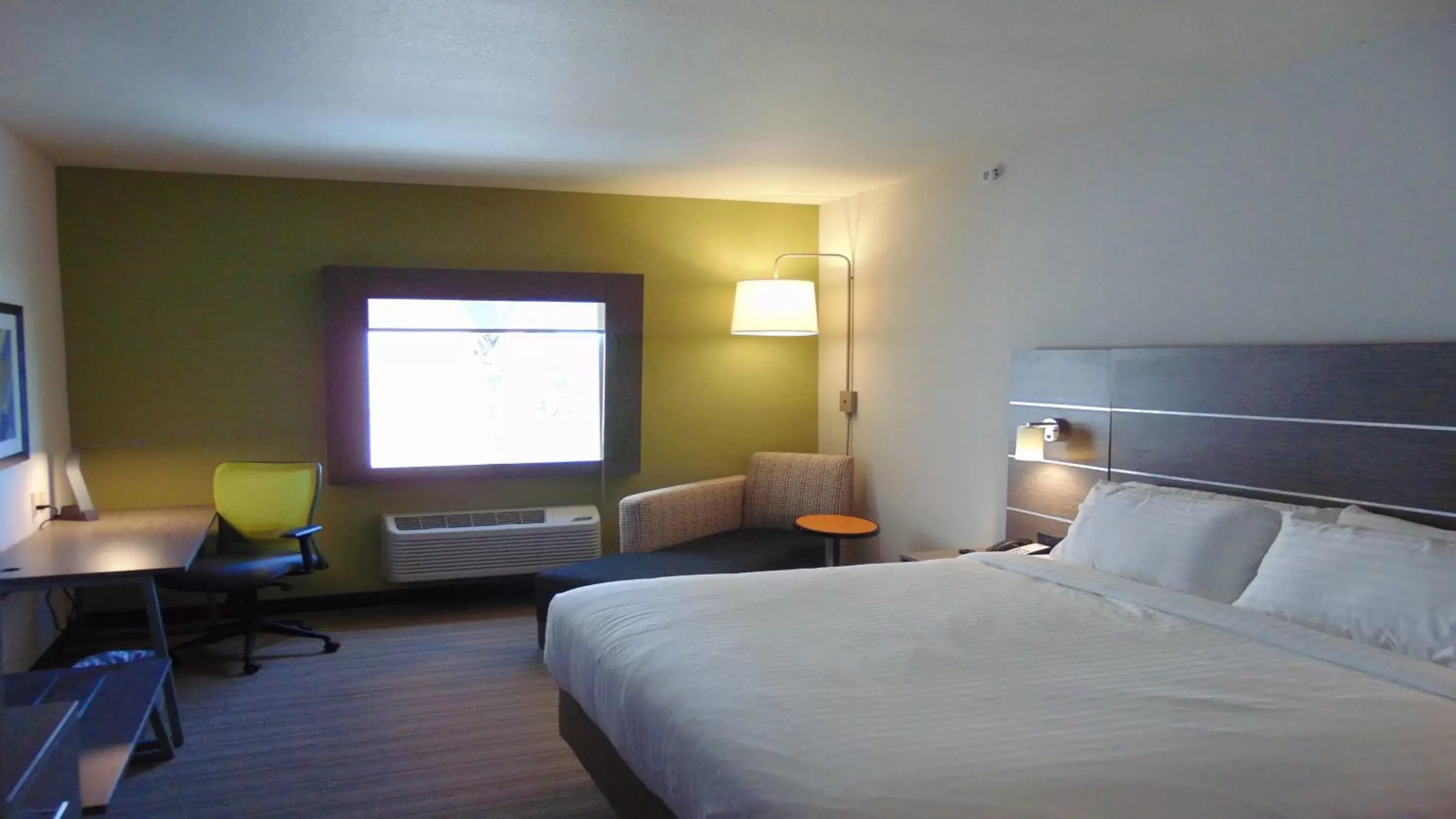 Photo of the whole room, Bed in Holiday Inn Express & Suites Boynton Beach East, an IHG Hotel