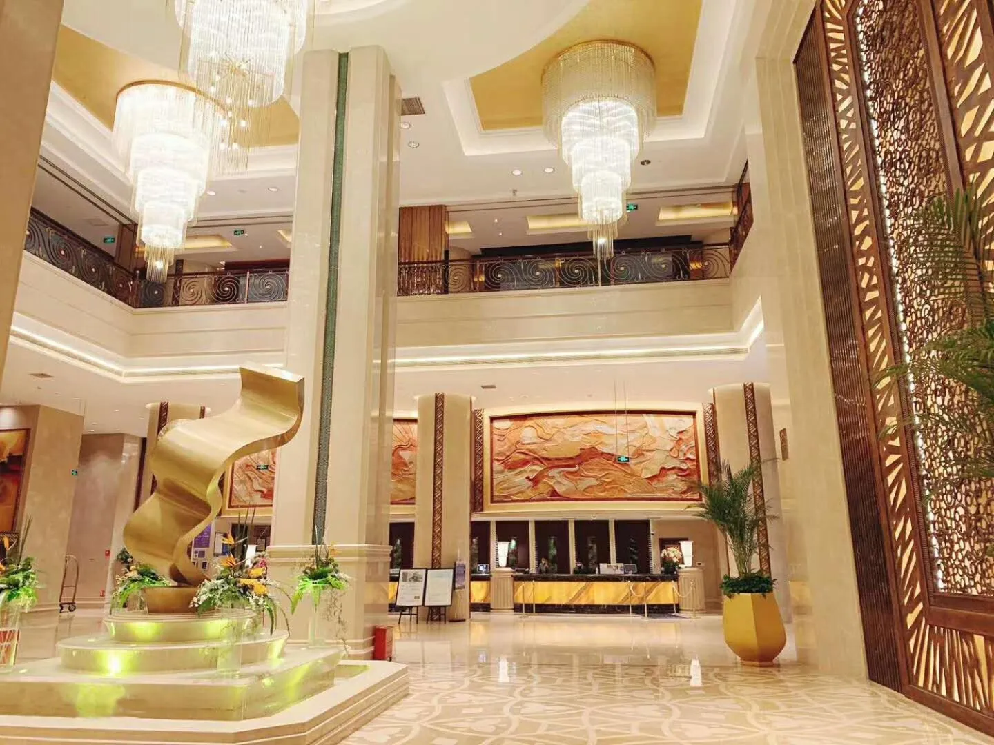 Lobby or reception in Howard Johnson Tropical Garden Plaza Kunming