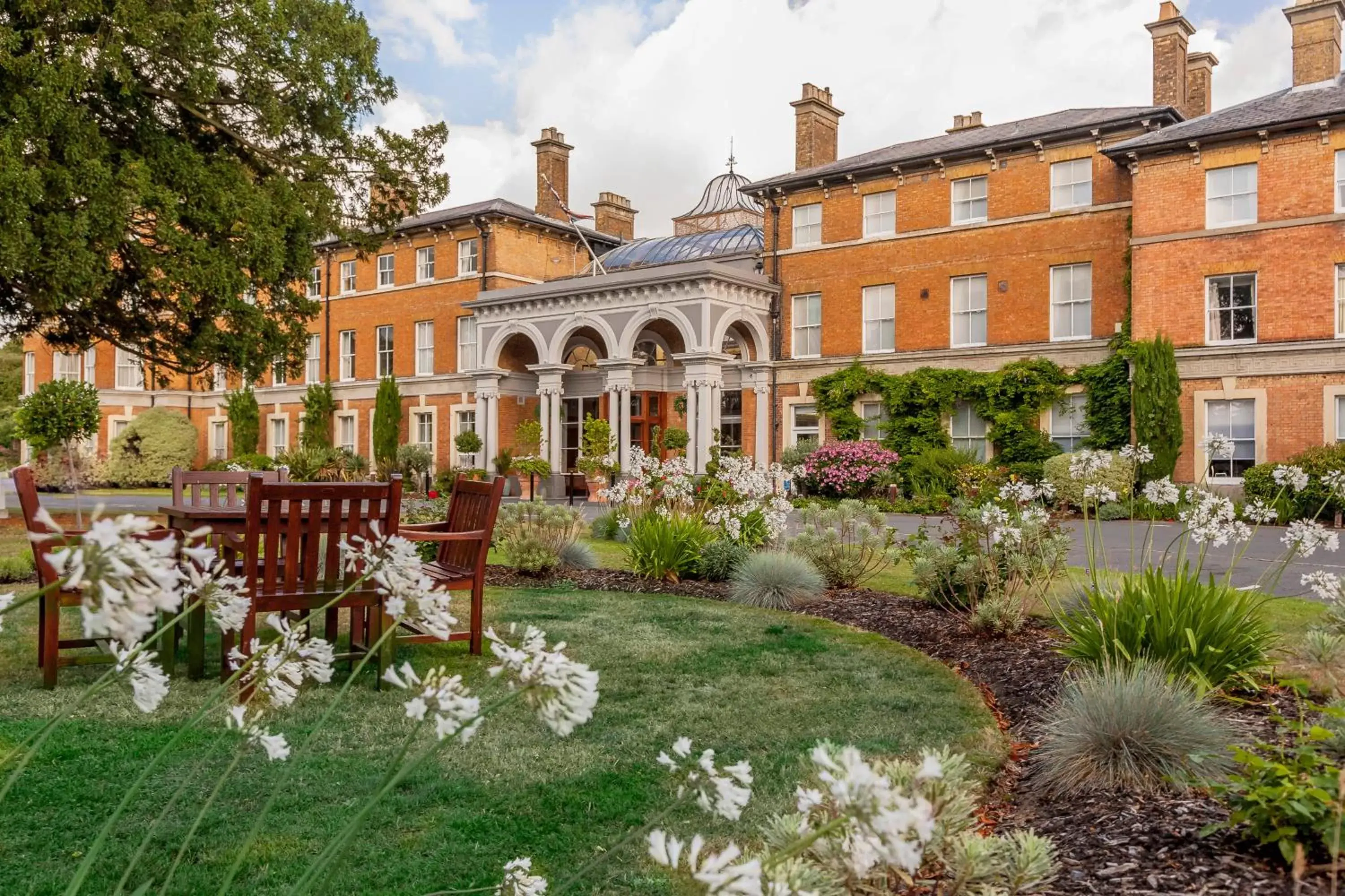 Property Building in Oatlands Park Hotel