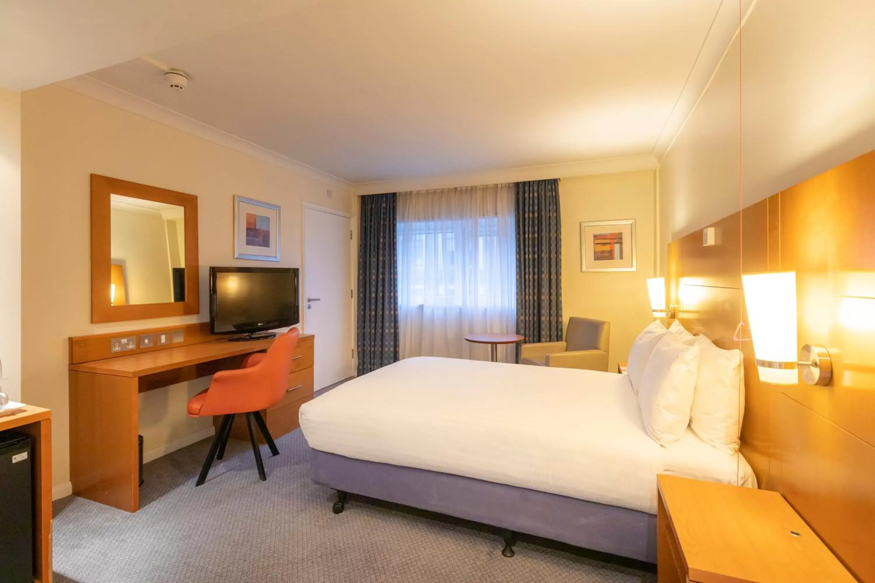 Bed in Holiday Inn London - Regent's Park, an IHG Hotel