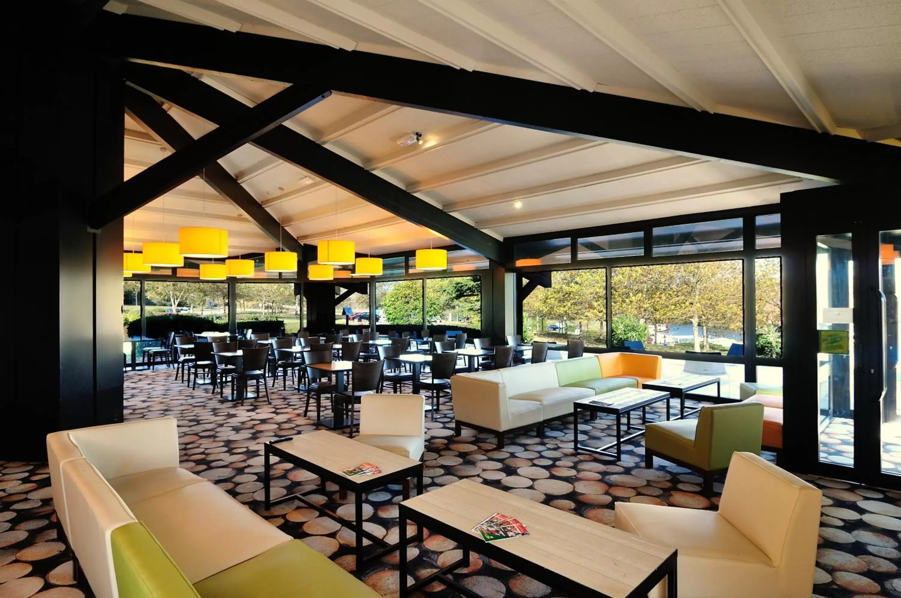 Lounge or bar, Restaurant/Places to Eat in Relais Fasthotel Port Lauragais