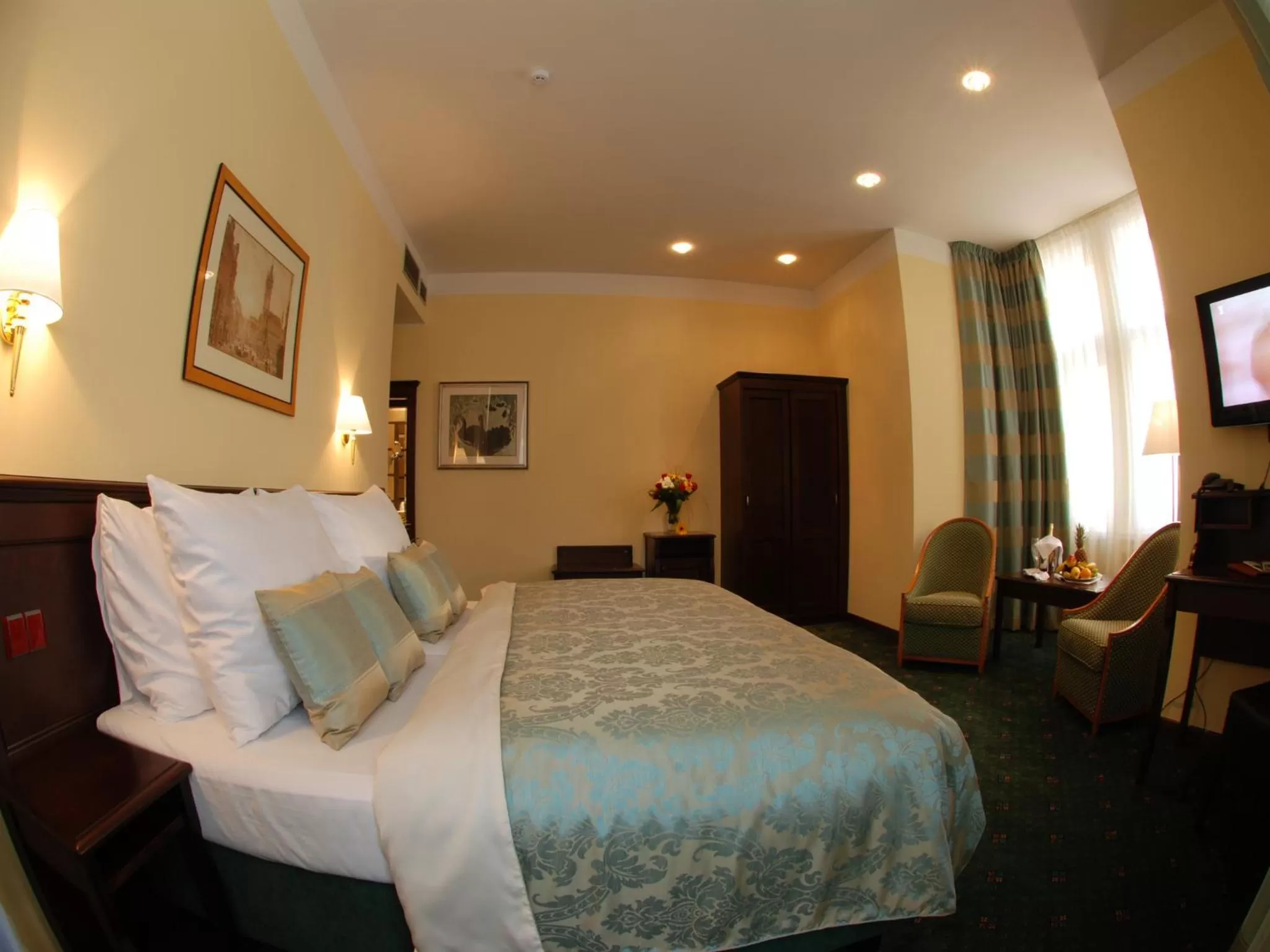 Bed in EA Hotel Downtown