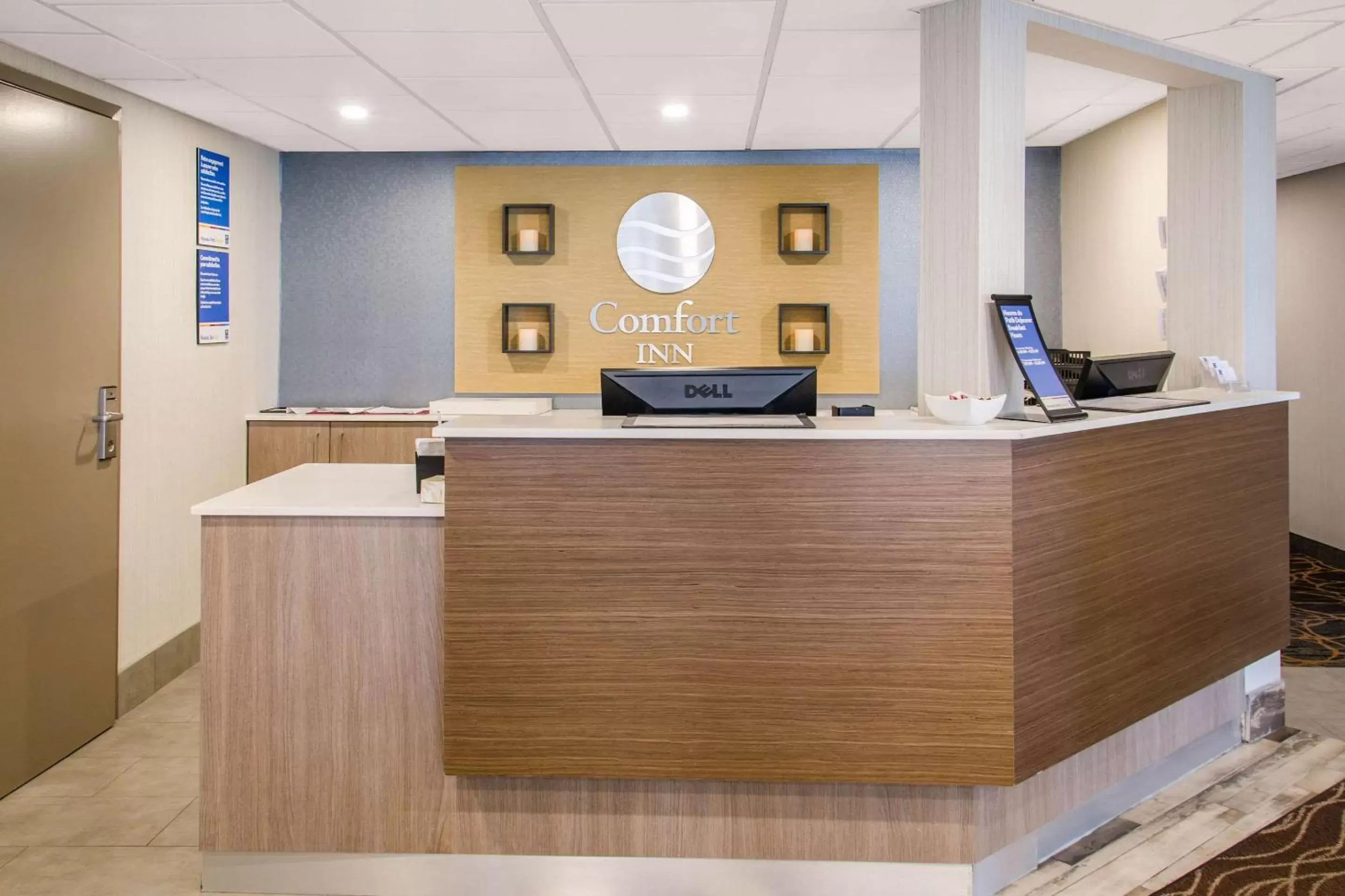 Lobby or reception, Lobby/Reception in Comfort Inn Airport Dorval