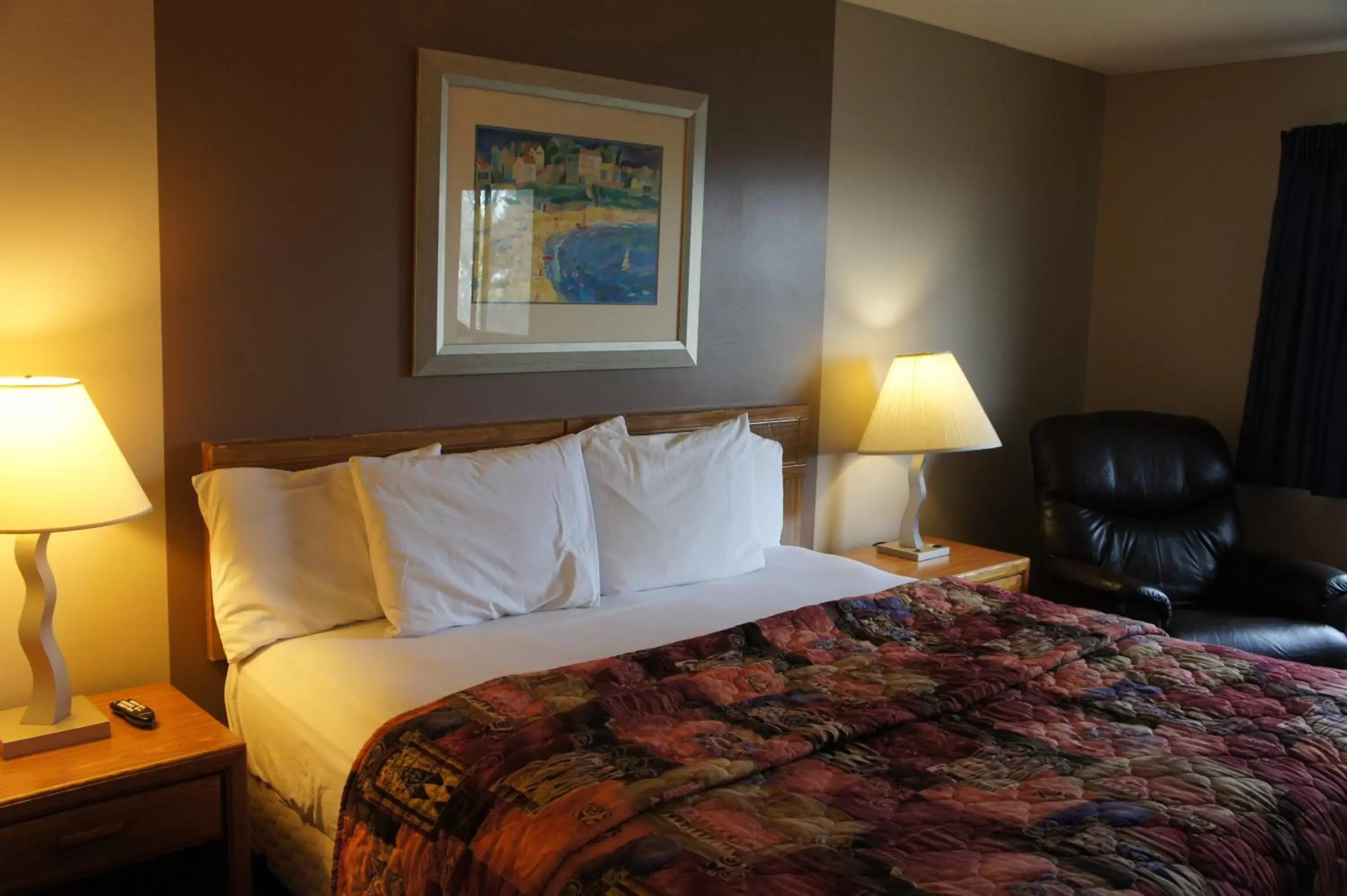 Photo of the whole room, Bed in Coratel Inn and Suites Maple Grove