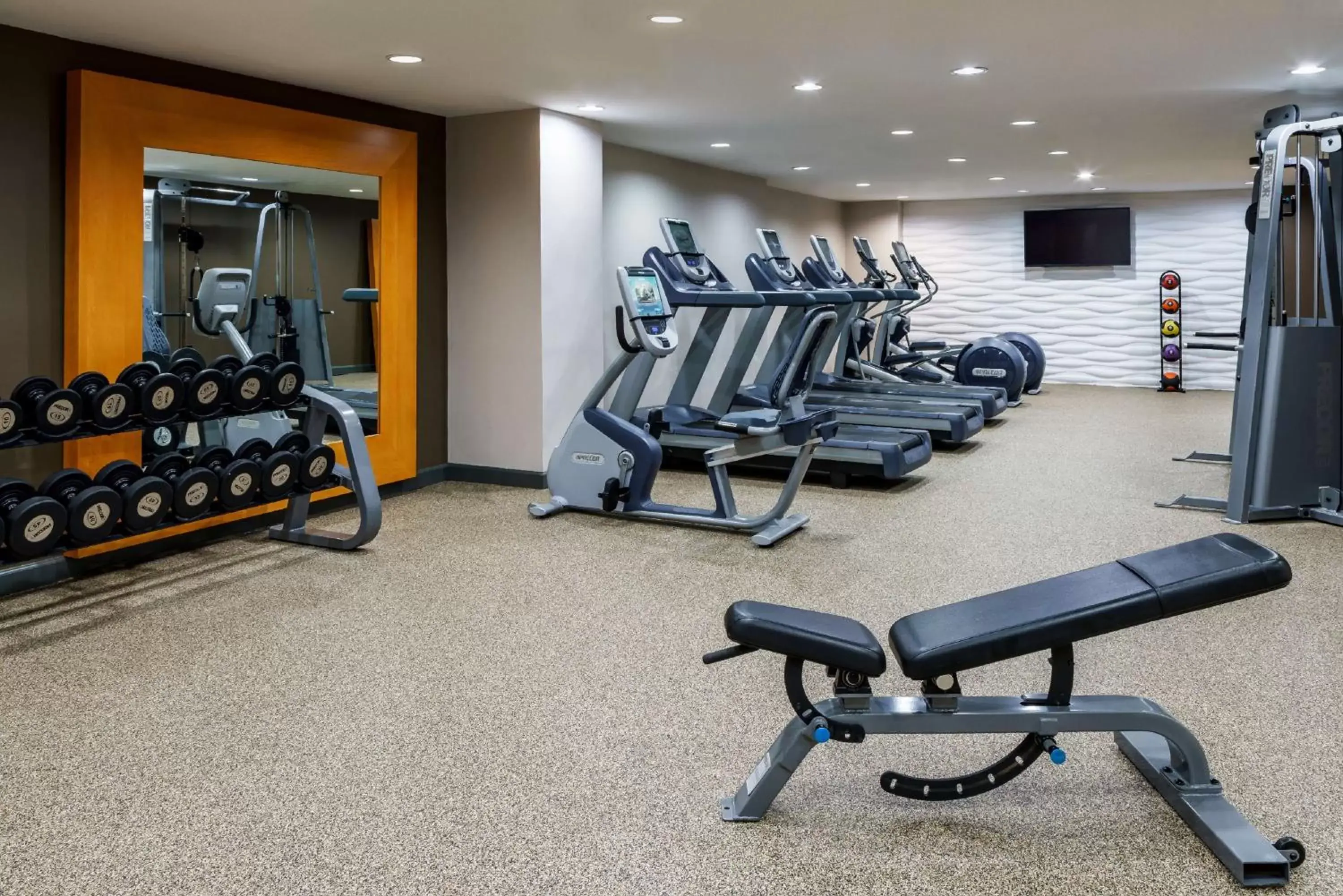 Fitness centre/facilities in Hilton Charlotte University Place Fitness centre/facilities in Hilton Charlotte University Place