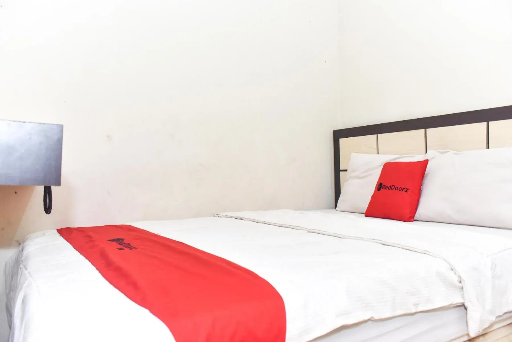 Double Room in RedDoorz near Universitas Muhammadiyah Makassar Double Room in RedDoorz near Universitas Muhammadiyah Makassar