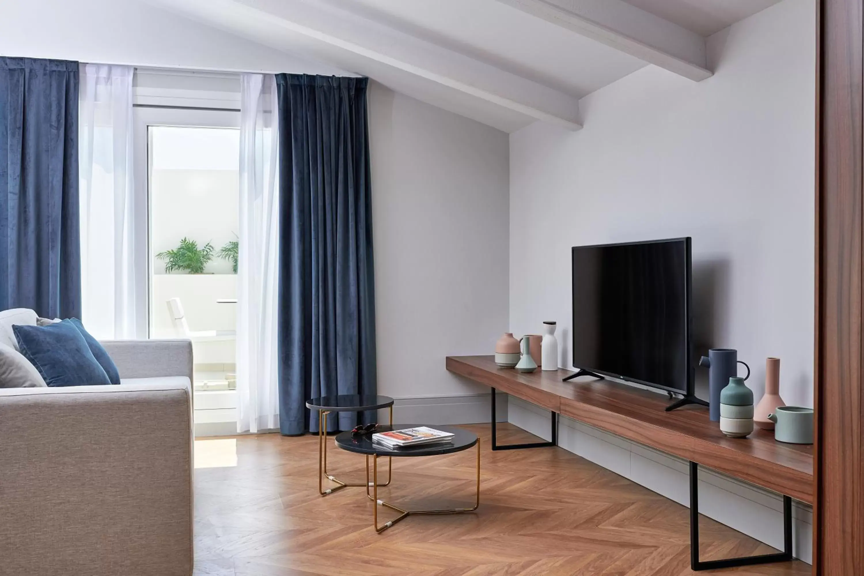 TV and multimedia, TV/Entertainment Center in Helen Berger Boutique Hotel