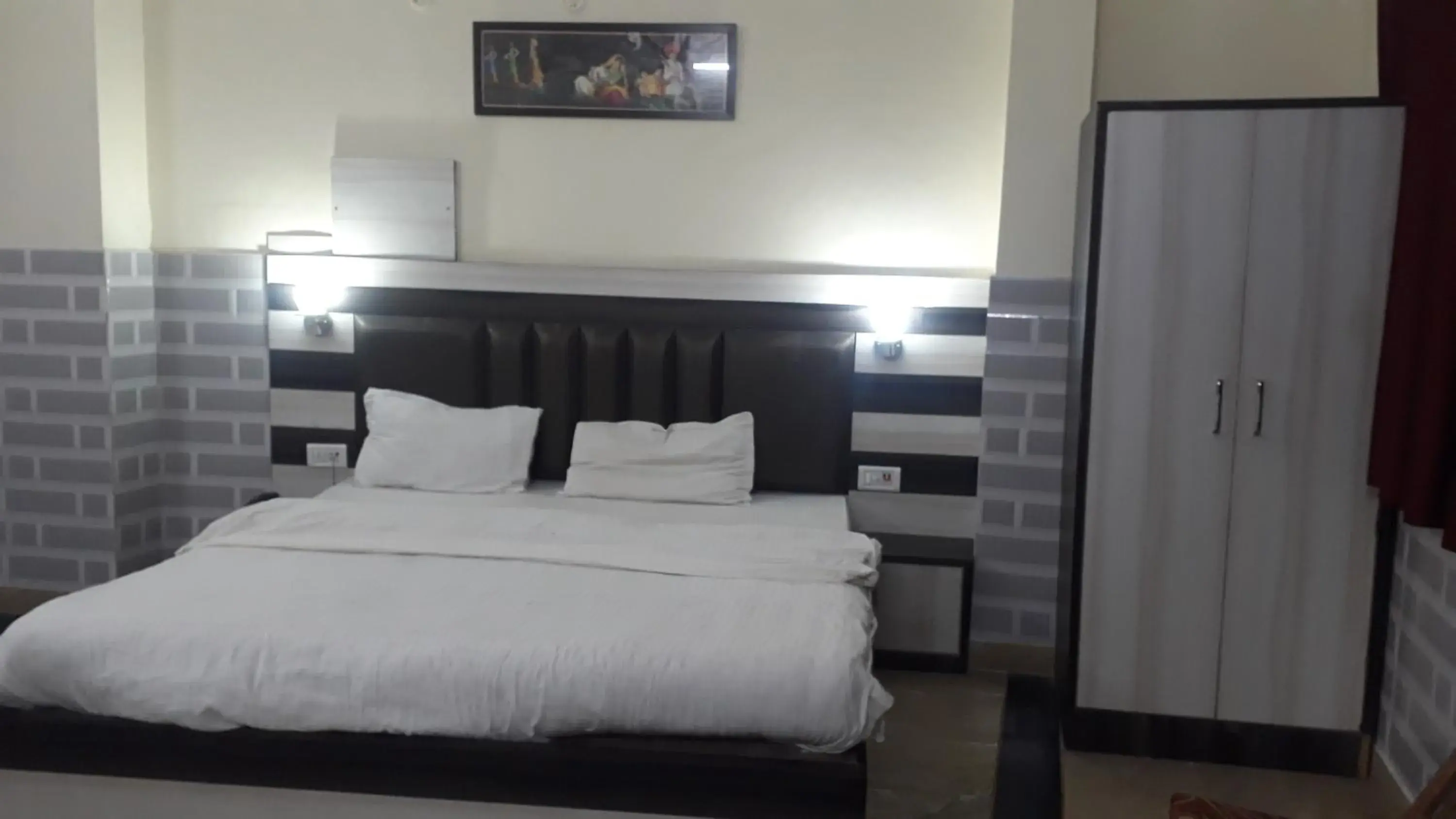 Bedroom, Bed in Hotel Sarwan