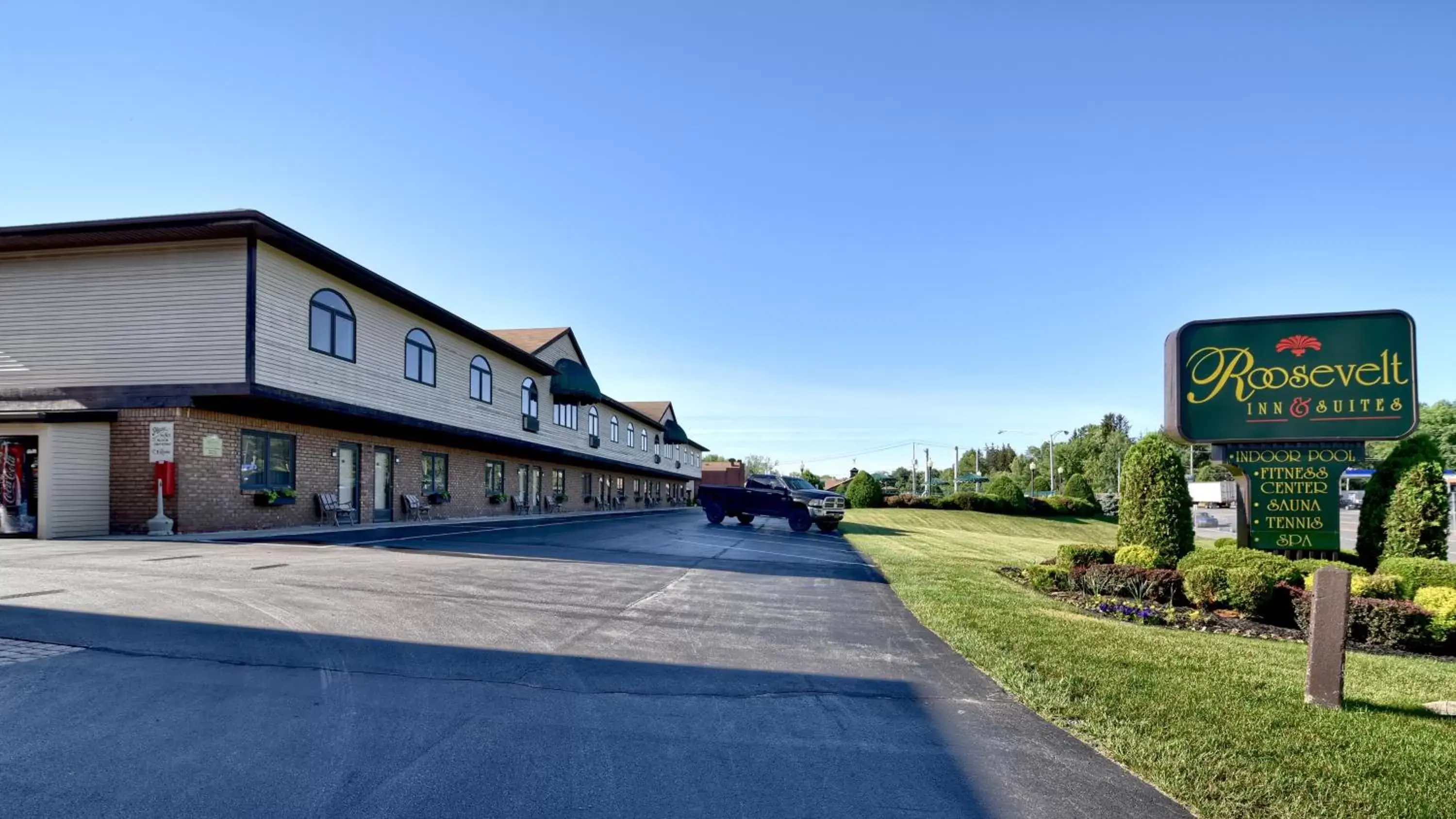 Property Building in Roosevelt Inn & Suites Saratoga Springs