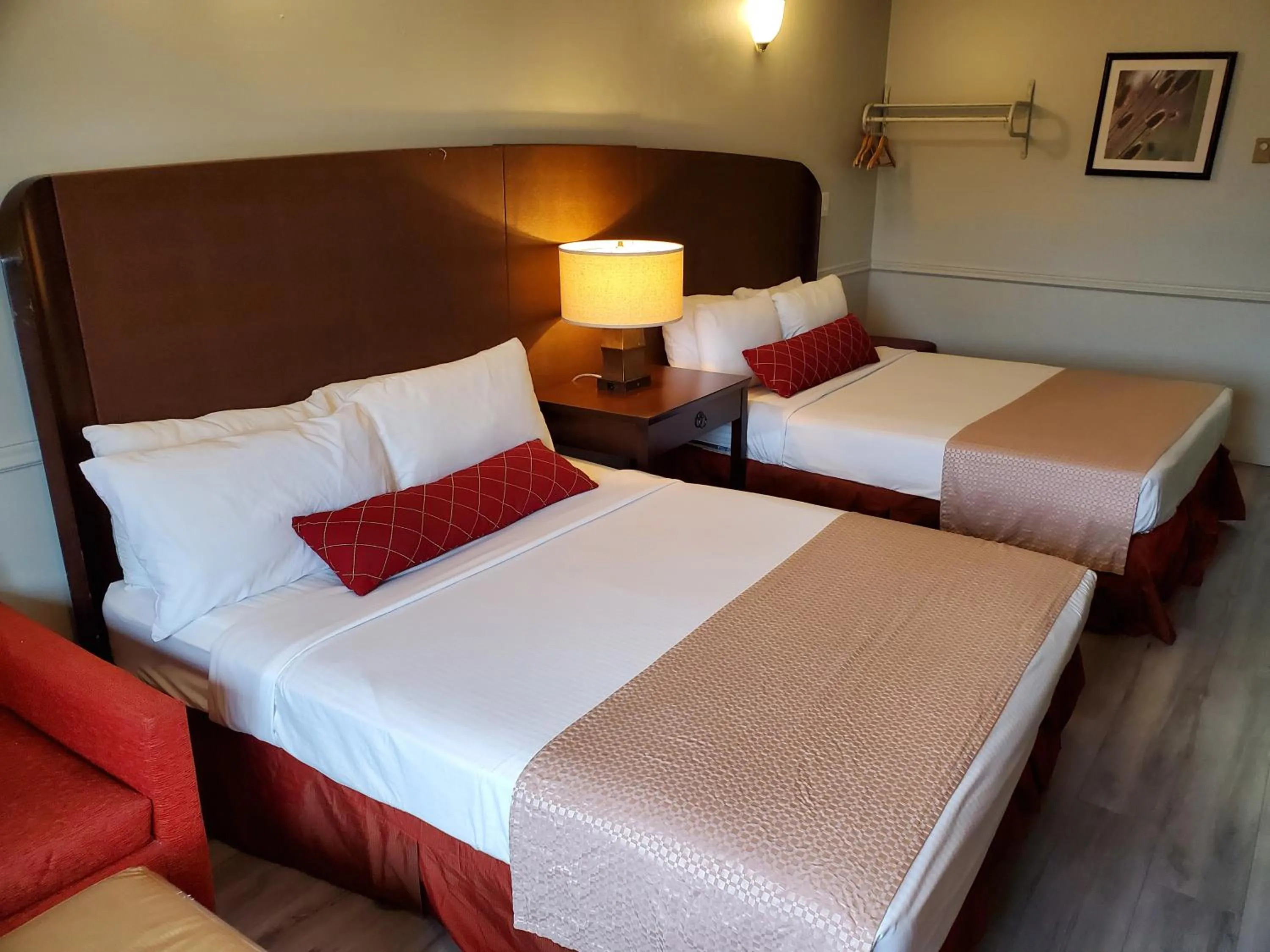 Bed in Alpine Inn Abbotsford