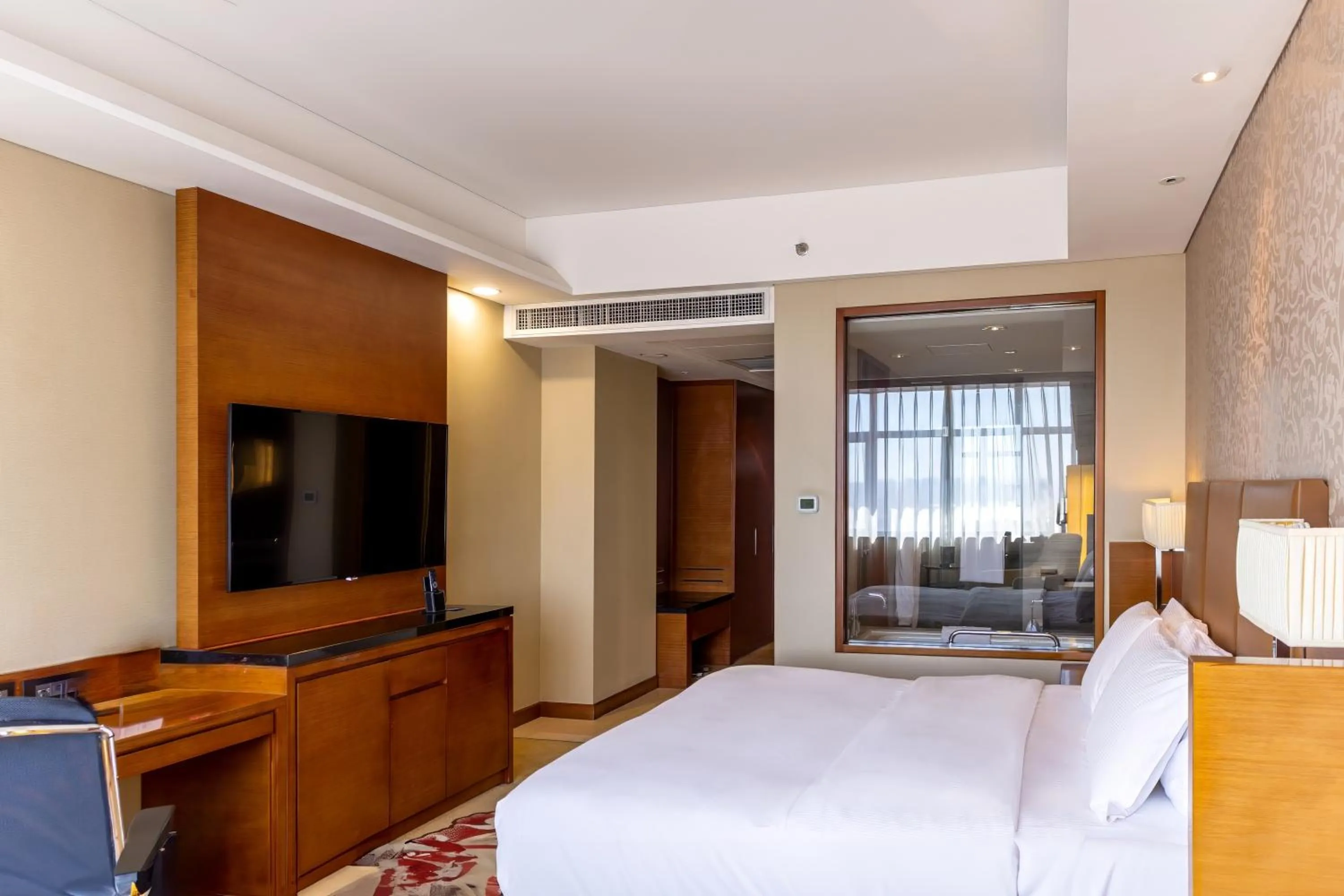 Bedroom, Bed in DoubleTree by Hilton Shenyang