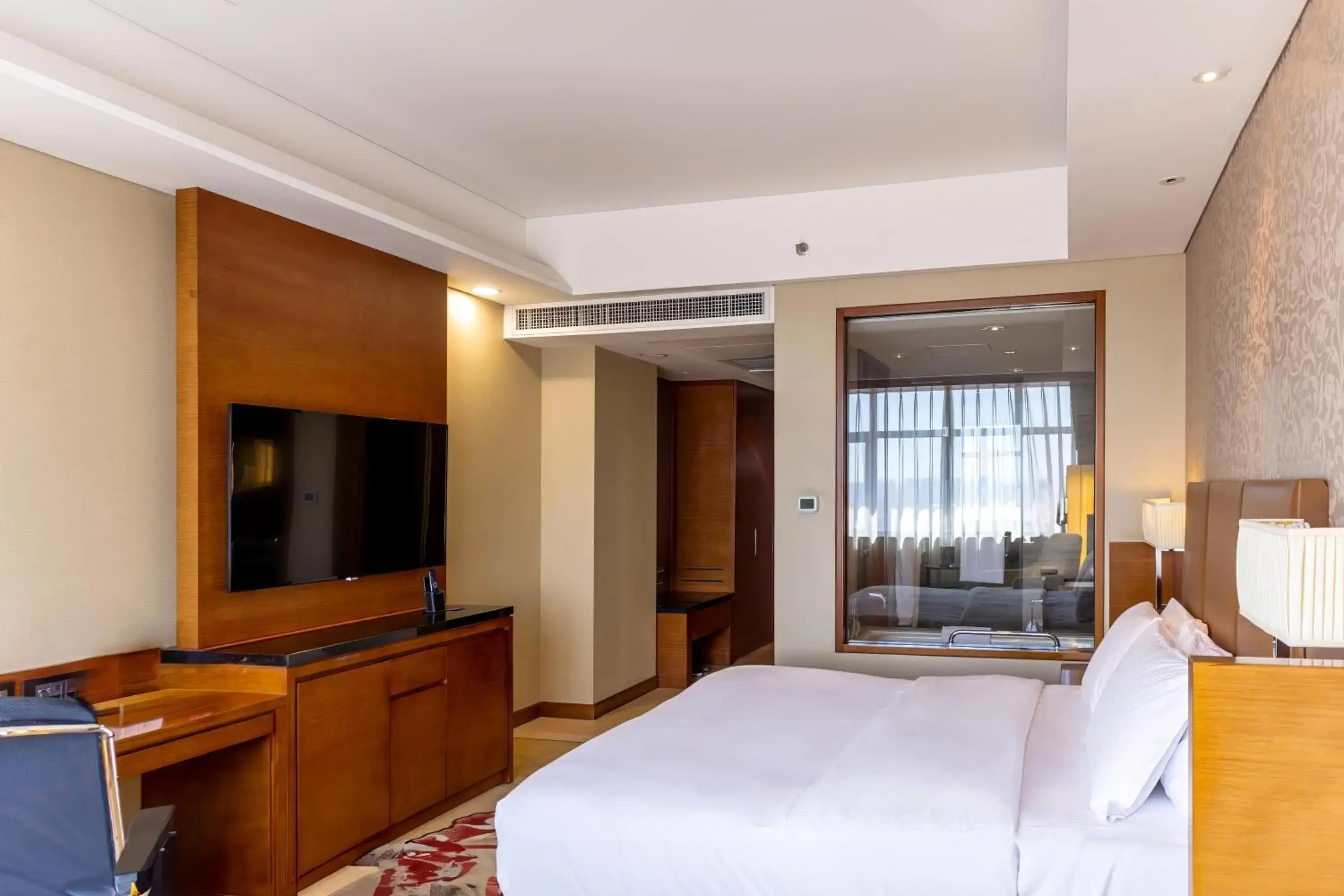 Bedroom, Bed in DoubleTree By Hilton Shenyang Hotel