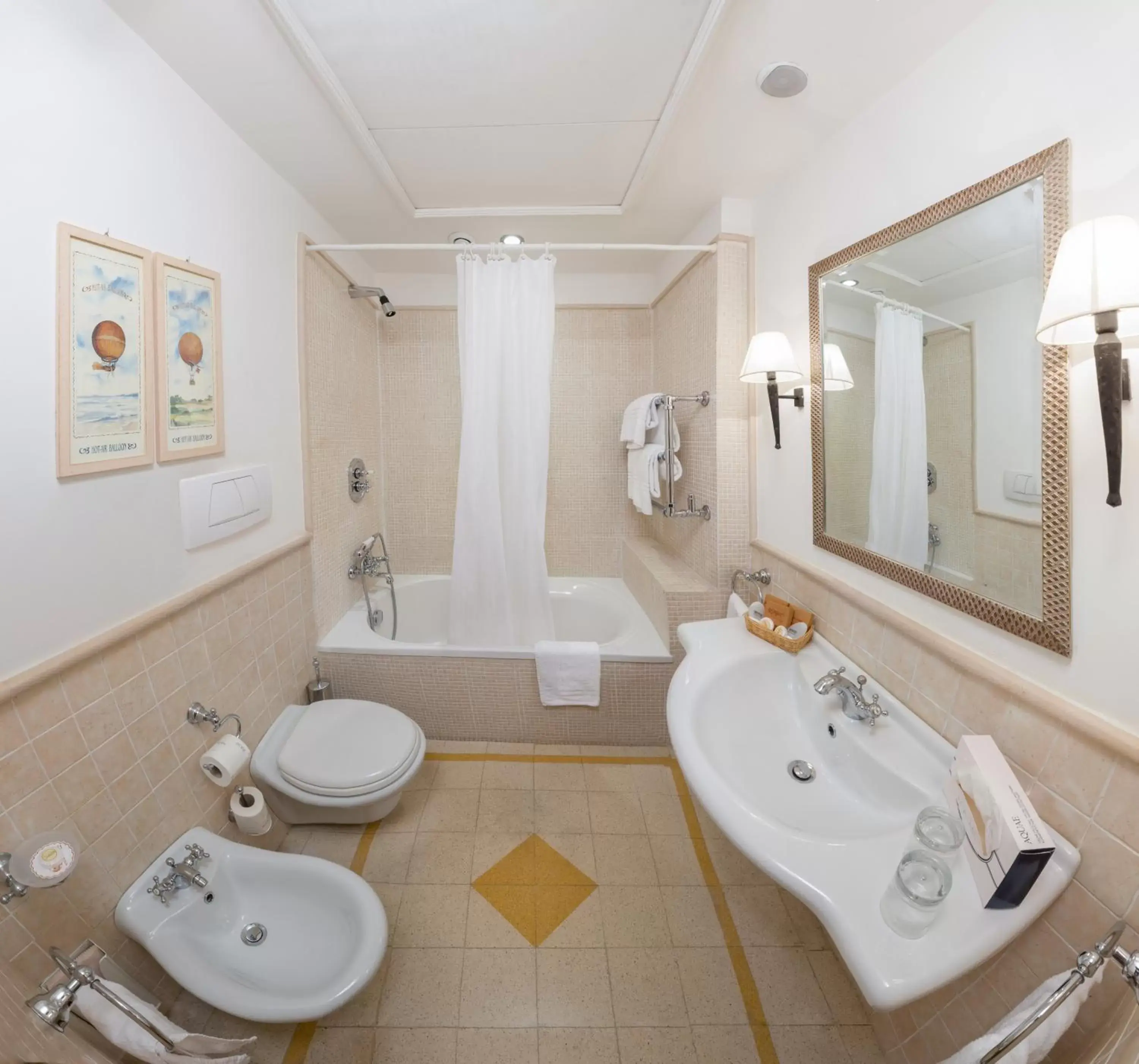 Bathroom in Hotel Selva Candida