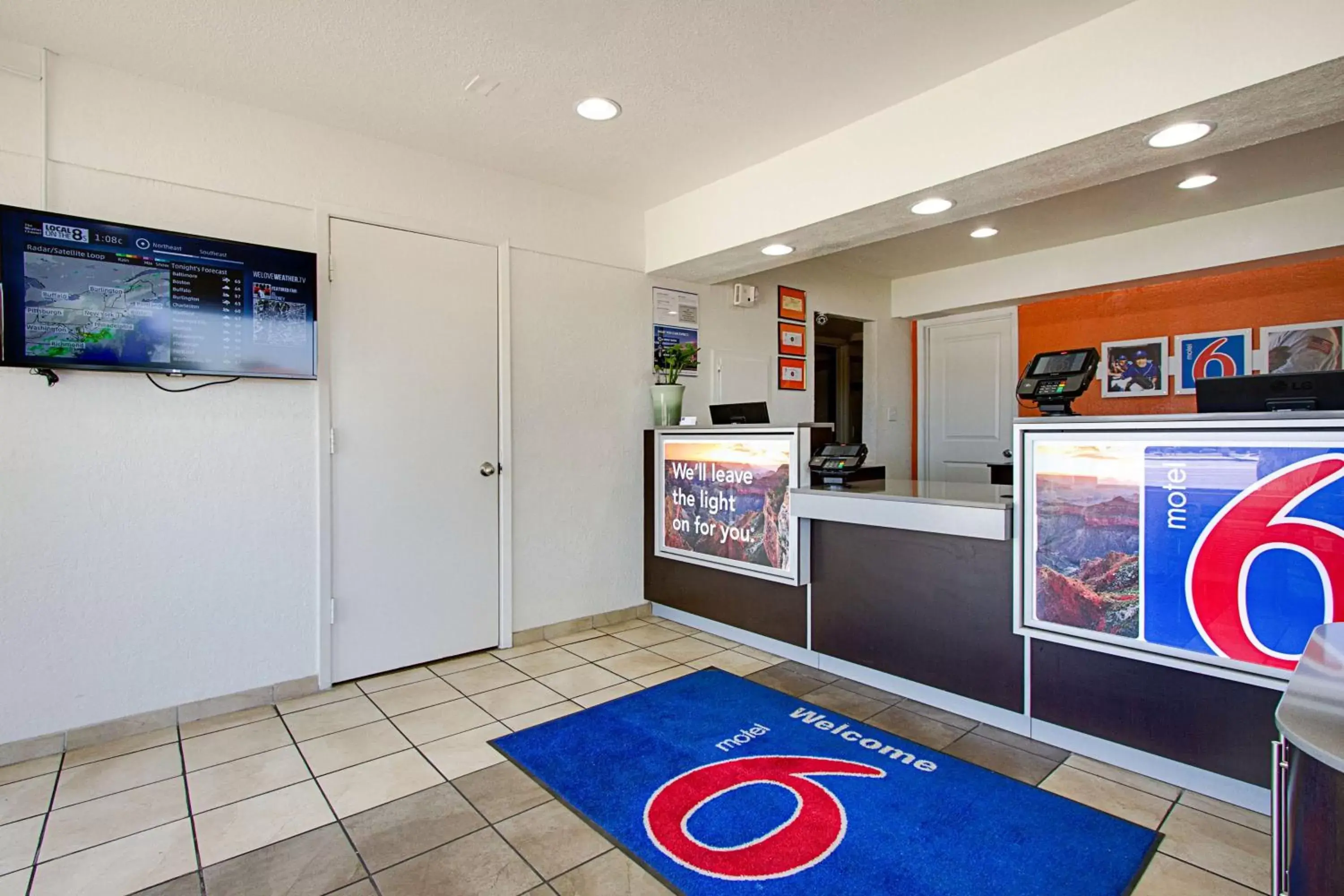 TV and multimedia, Lobby/Reception in Motel 6-Tempe, AZ - Scottsdale South