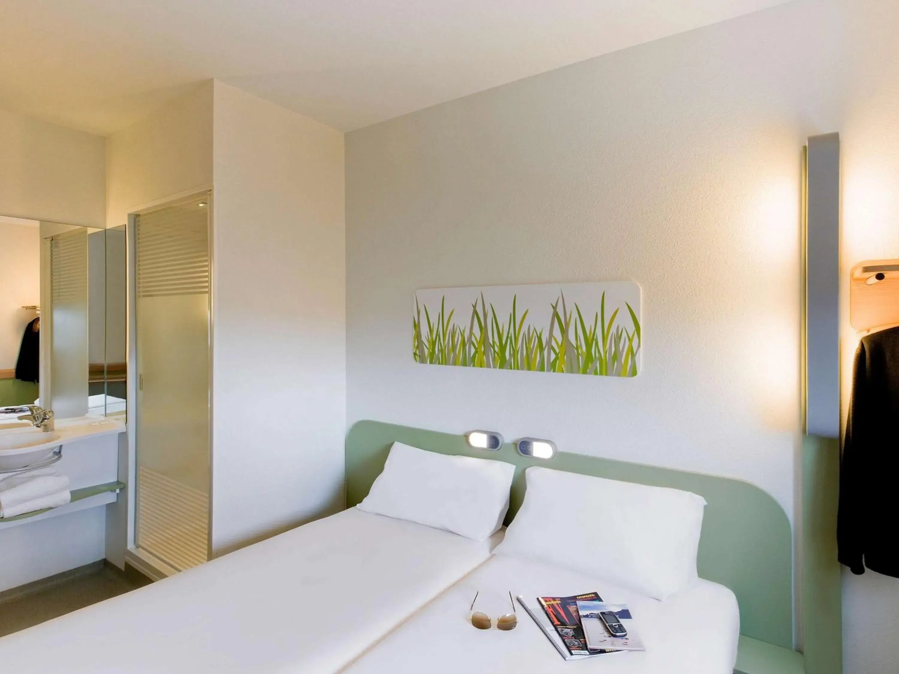 Photo of the whole room, Room Photo in Ibis Budget Madrid Getafe