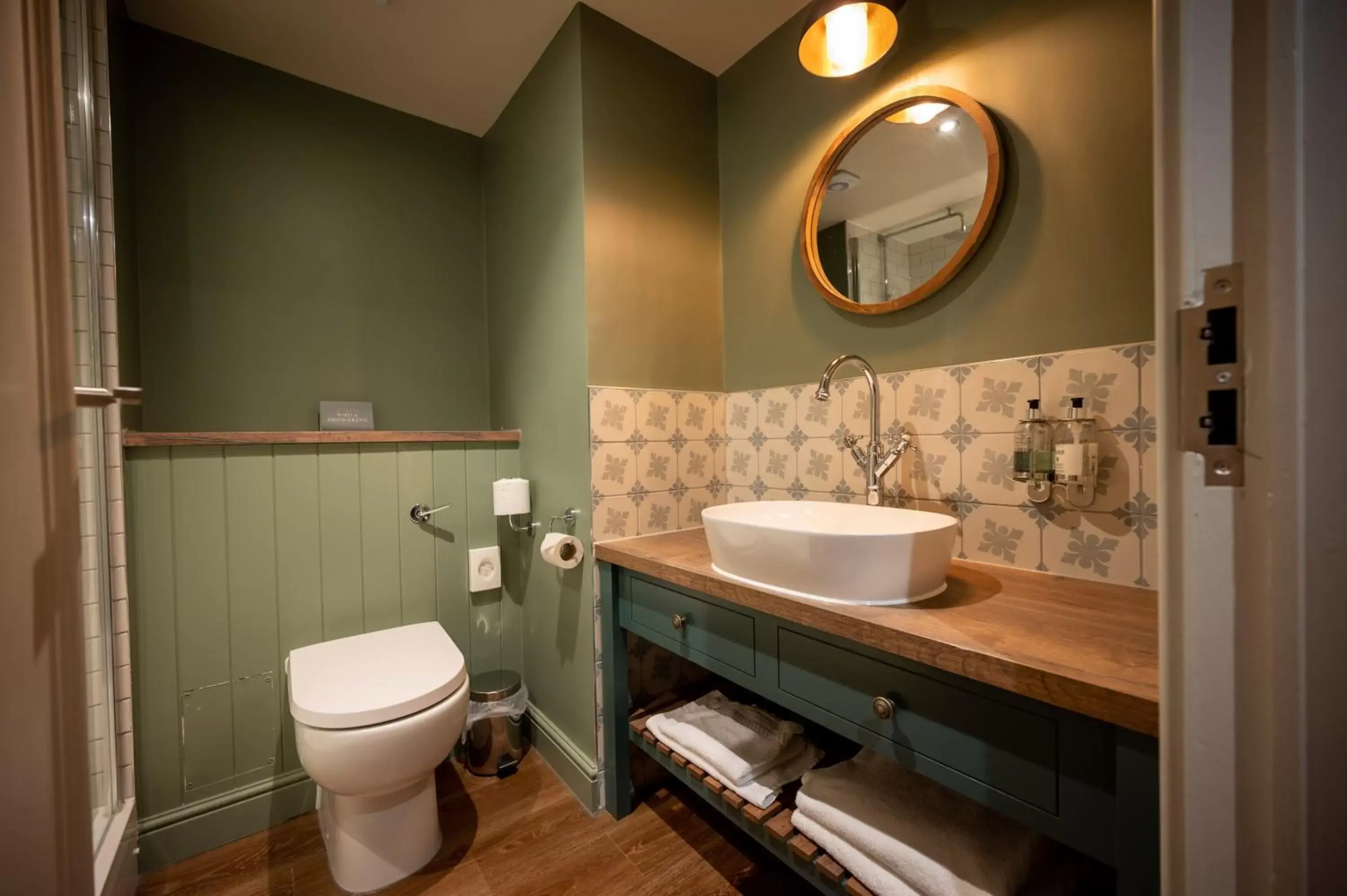 Bathroom in Green Man by Chef & Brewer Collection