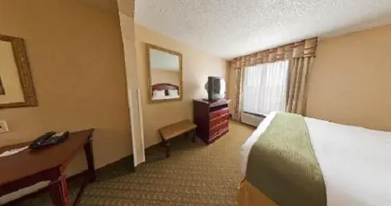 Day, Bed in Holiday Inn Express Hotel & Suites San Antonio - Rivercenter Area, an IHG Hotel