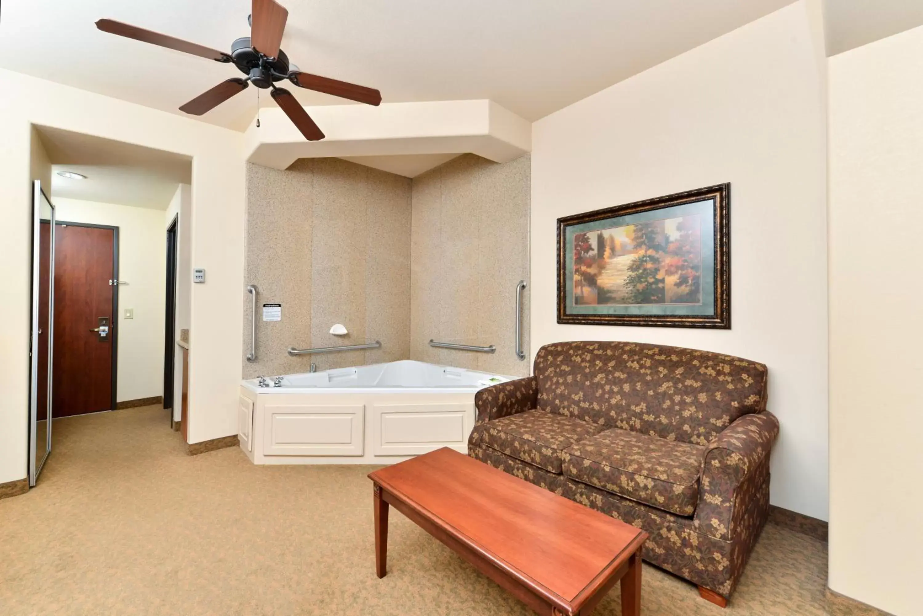 Photo of the whole room, Seating Area in Holiday Inn Express Hotel & Suites Las Cruces, an IHG Hotel