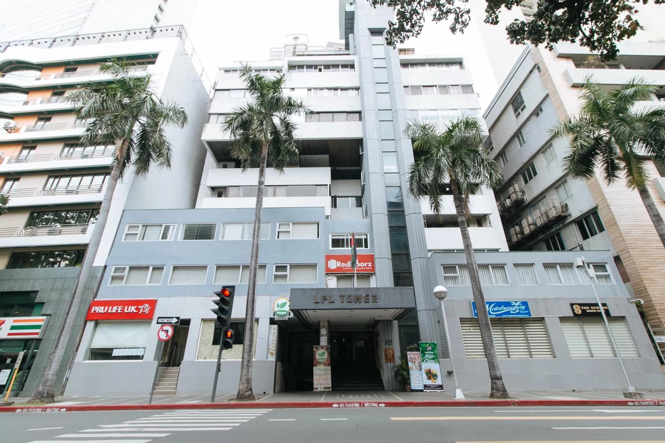 Property building in RedDoorz Premium near Greenbelt Makati - Vaccinated Staff