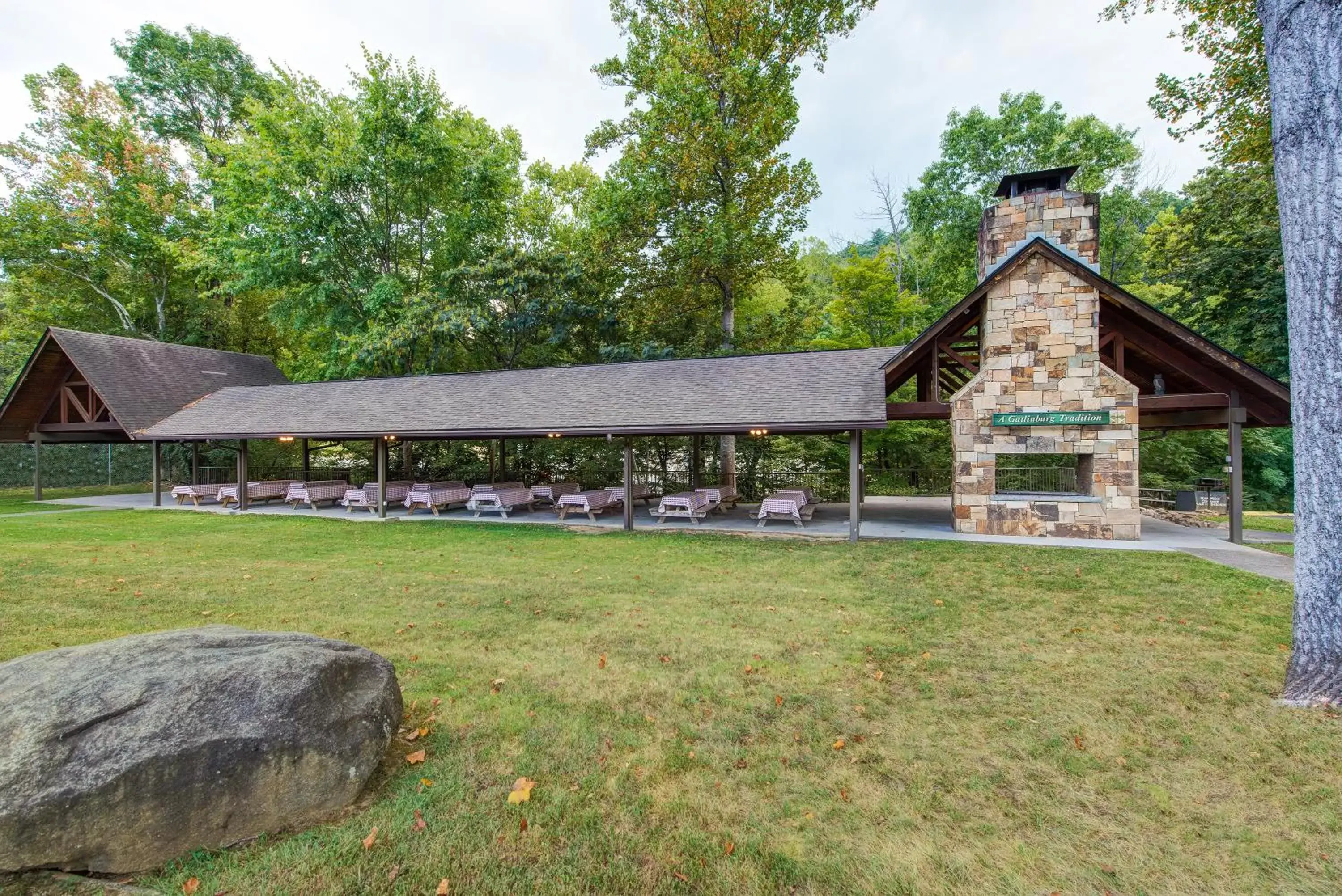 BBQ facilities, Garden in Glenstone Lodge