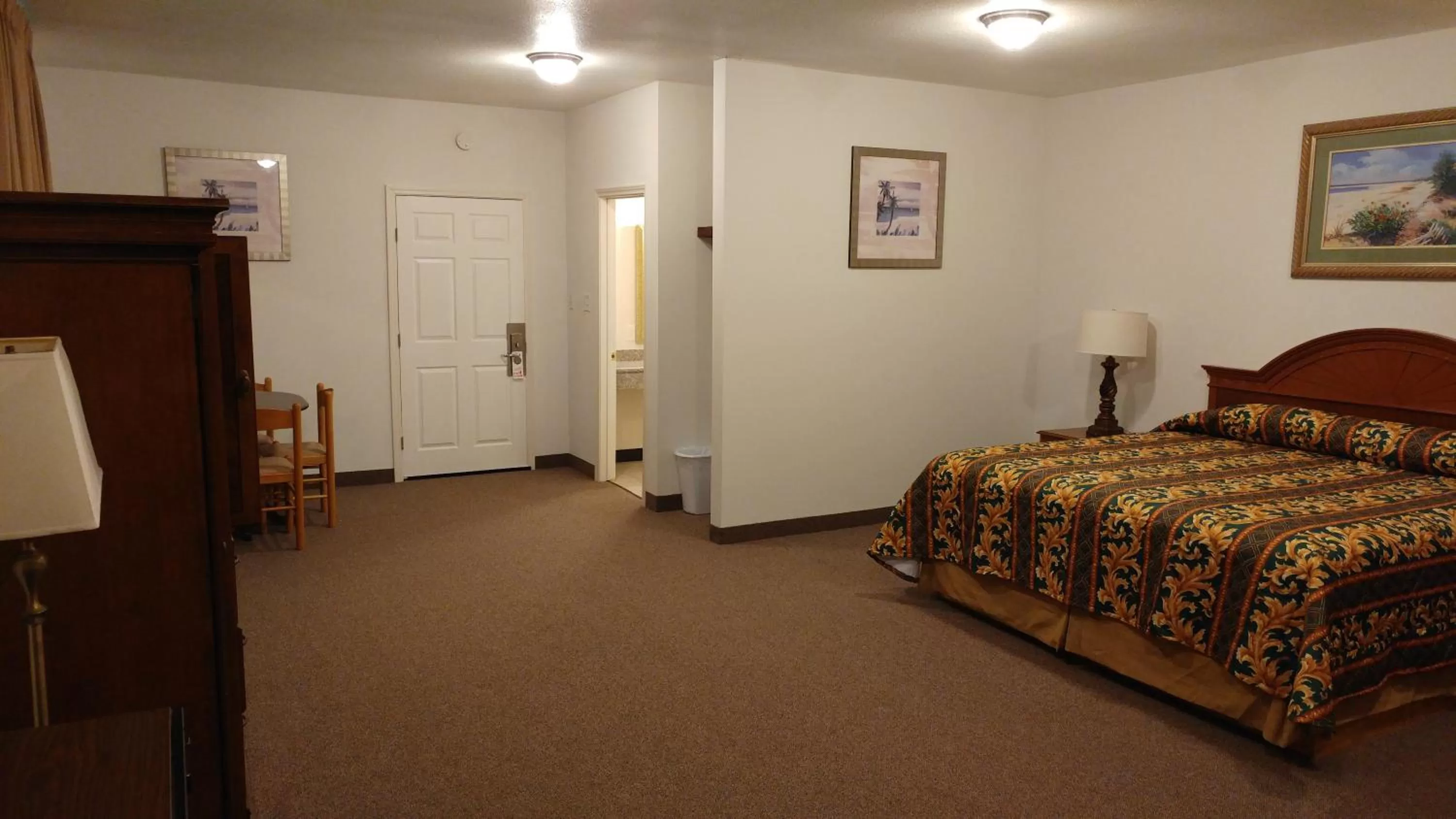 Bedroom, Bed in Country Regency Inn & Suites