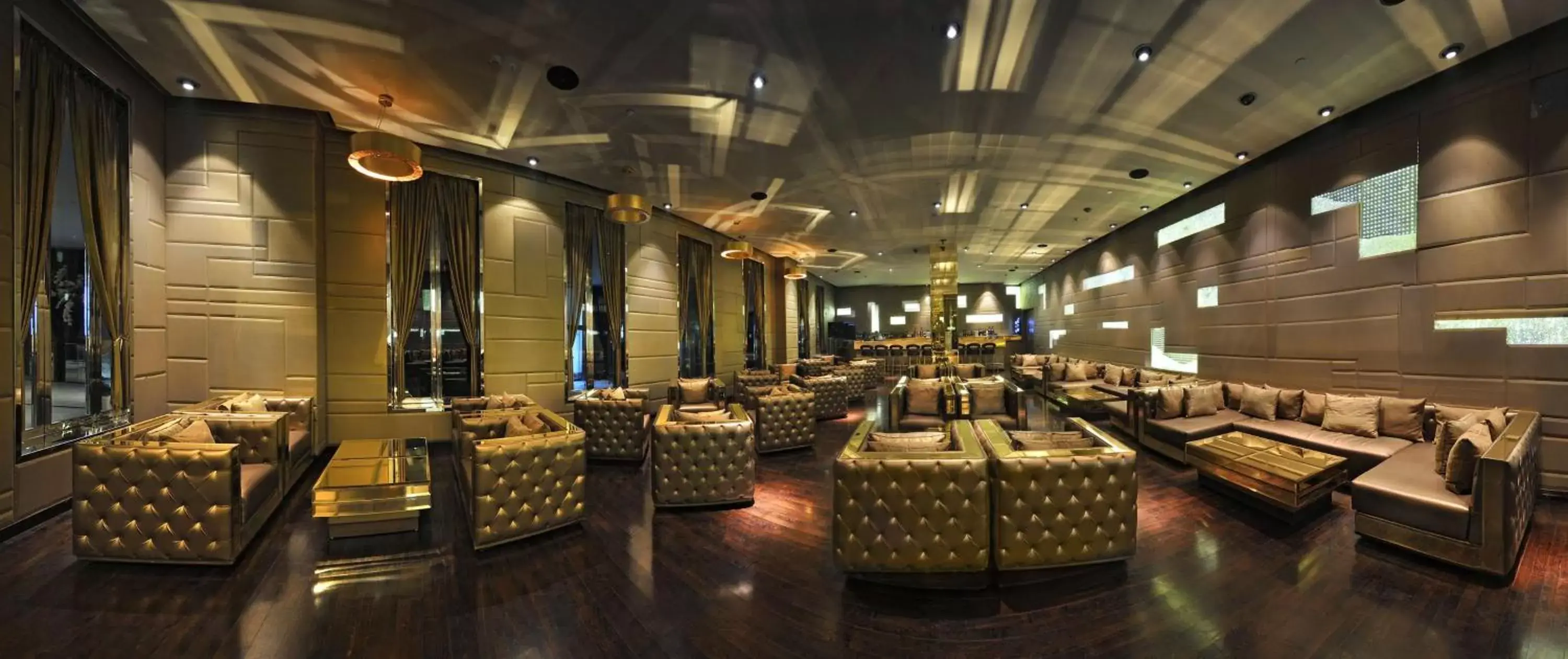 Lounge or bar, Restaurant/Places to Eat in Radisson Blu Hotel New Delhi Paschim Vihar
