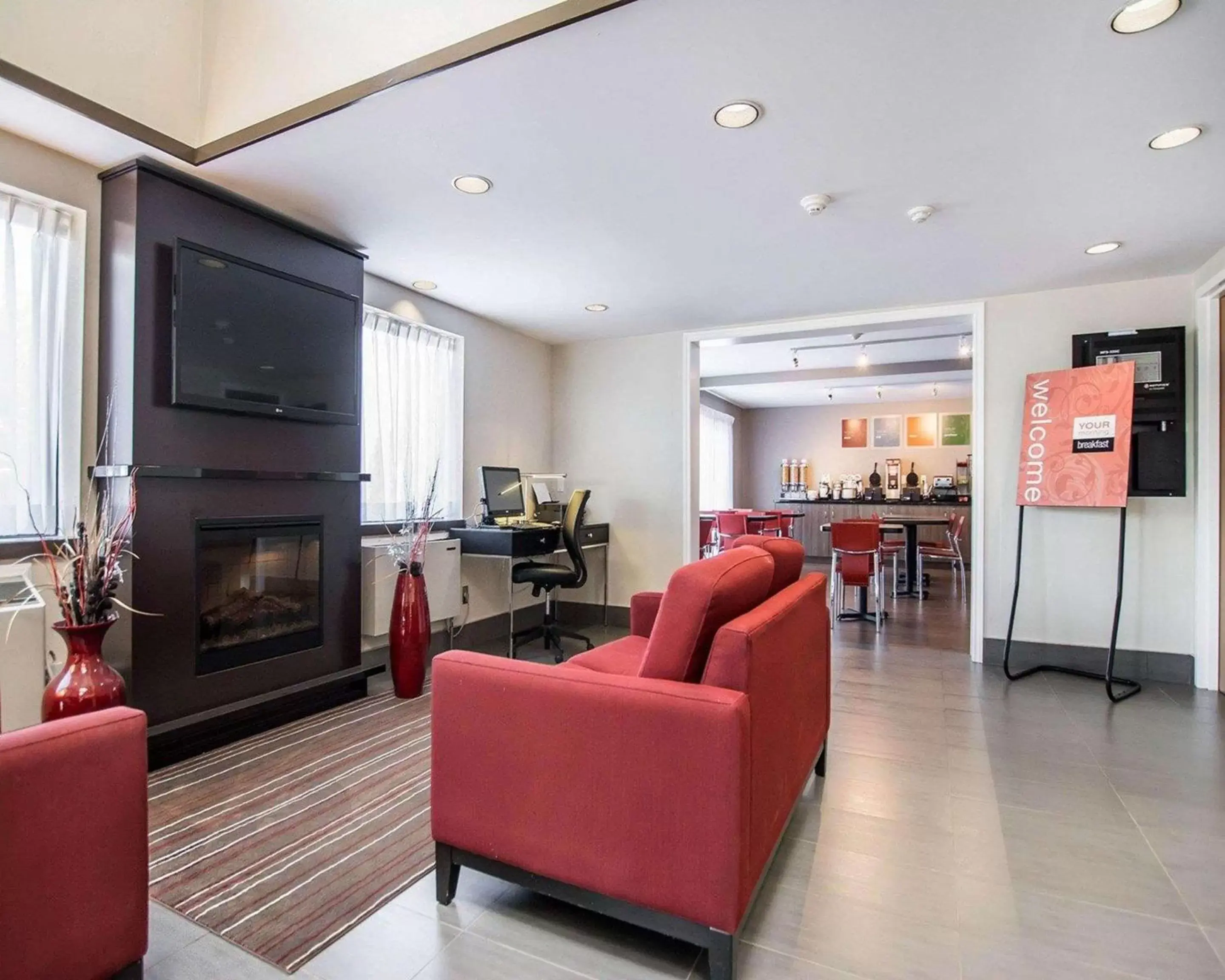 Lobby or reception, Seating Area in Comfort Inn Moncton East